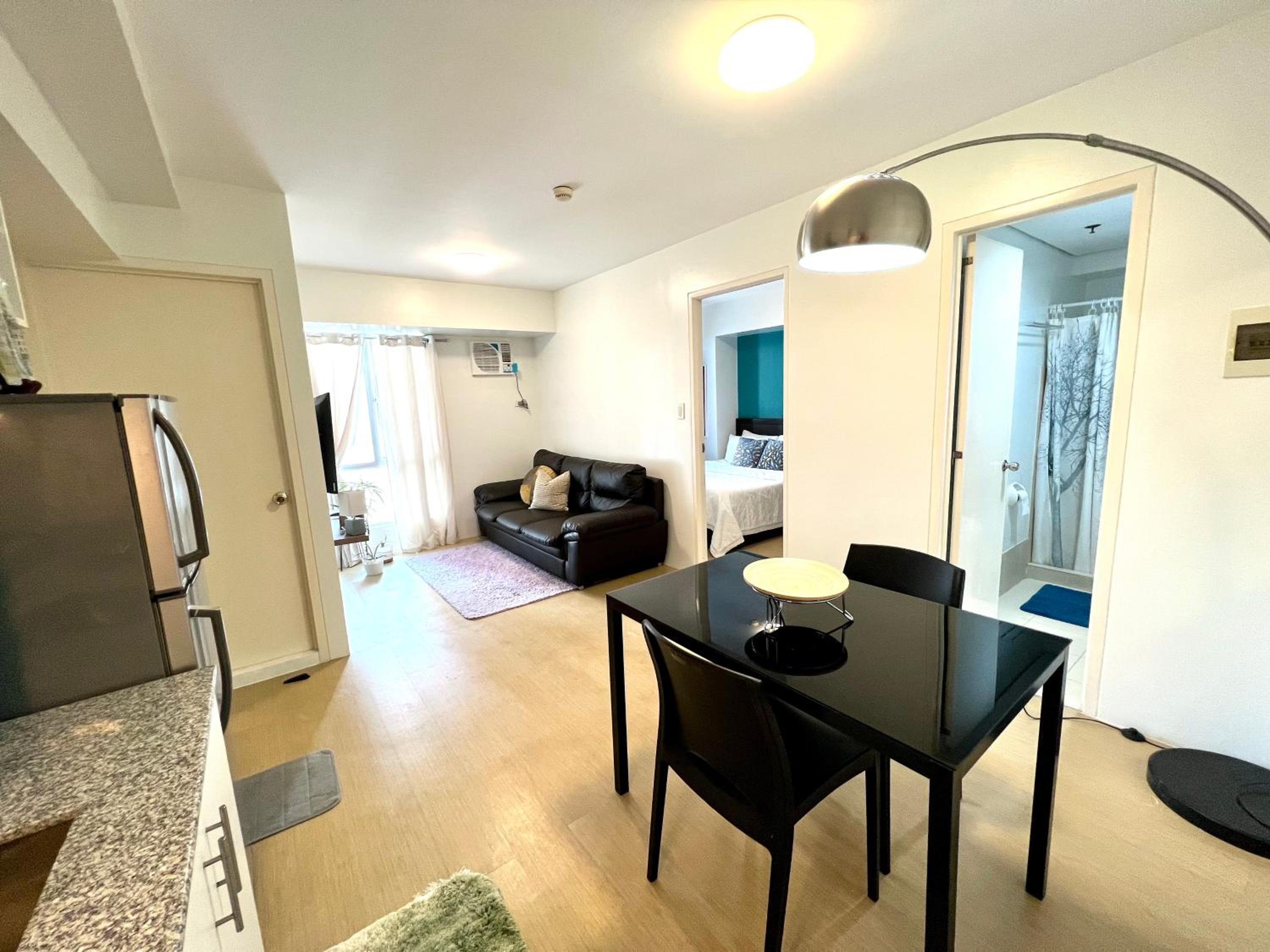 One-Bedroom Apartment photo 1
