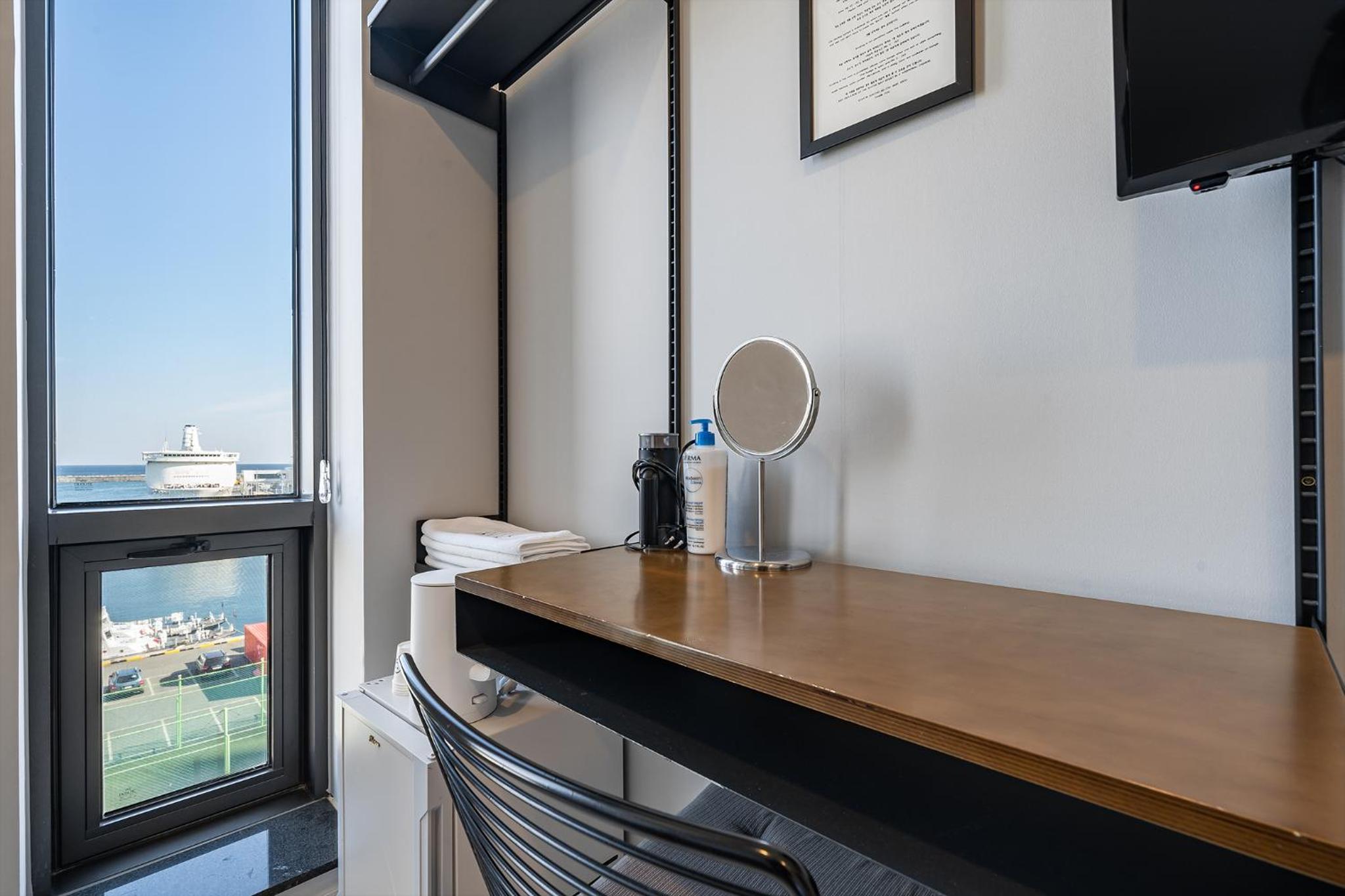 Deluxe Twin Room with Sea View
