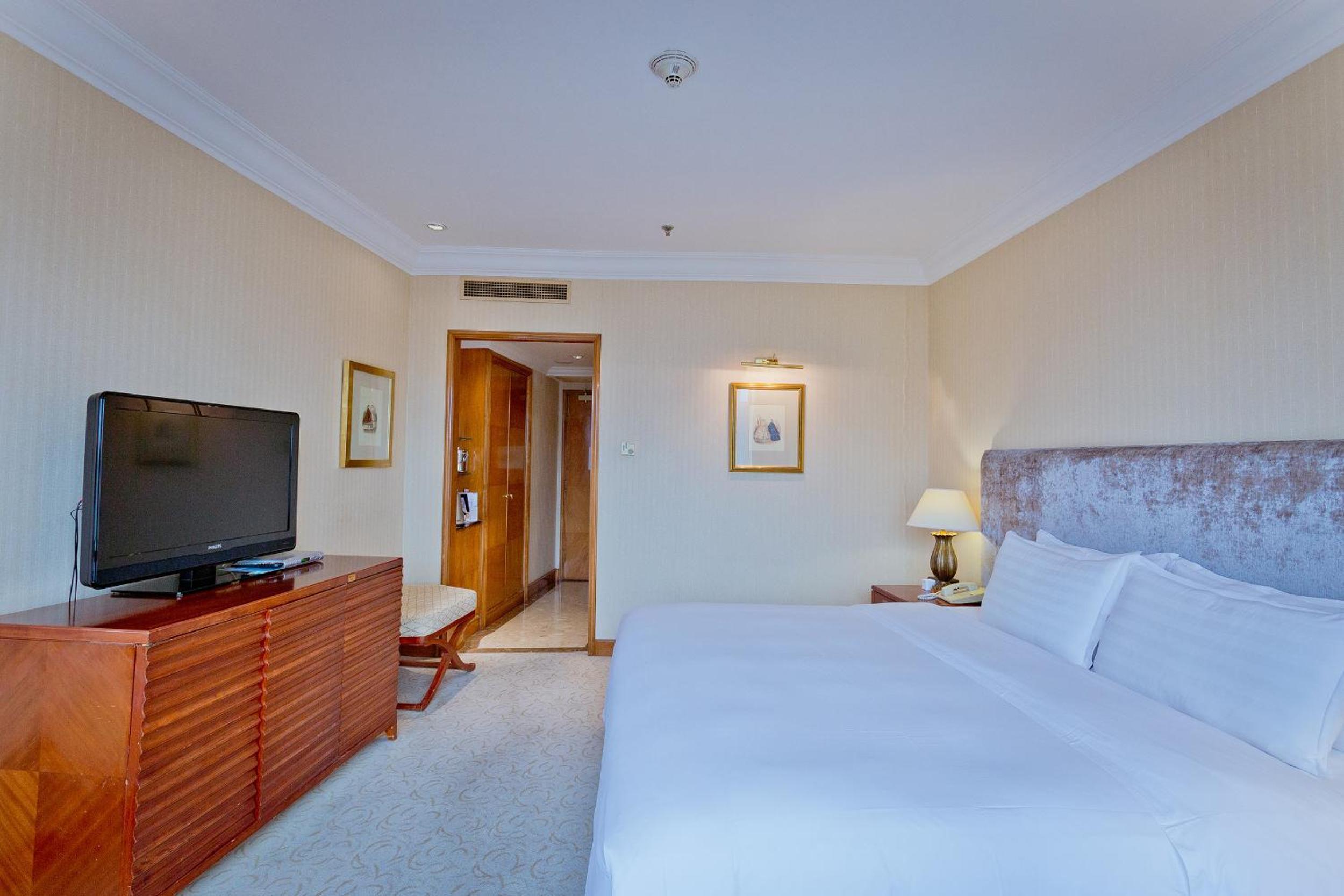 Standard King Room photo 3