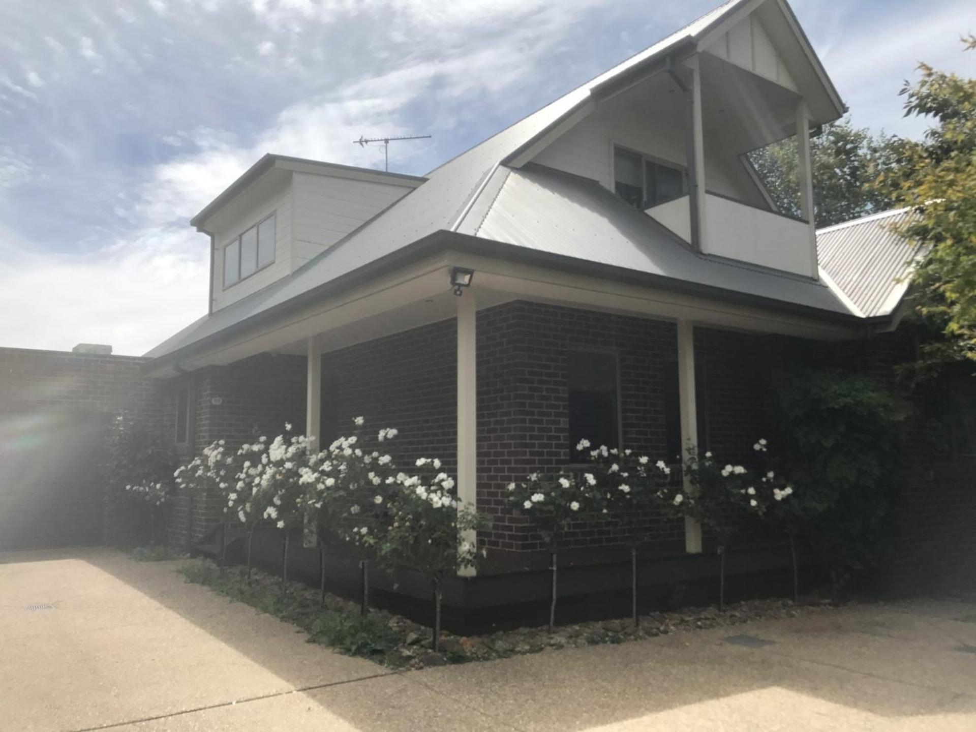 Three-Bedroom House photo 2