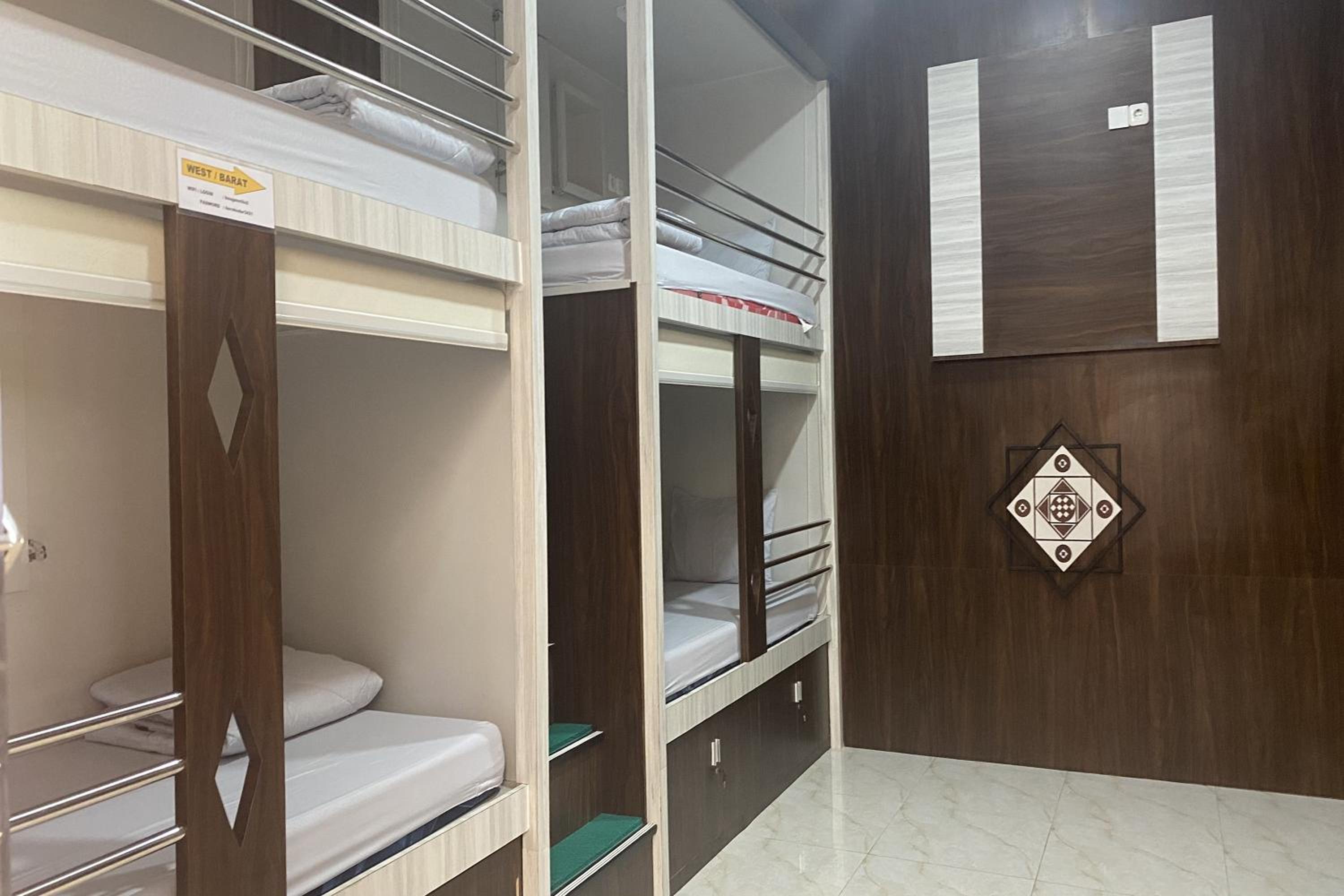 Bed in 8-Bed Mixed Dormitory Room photo 3
