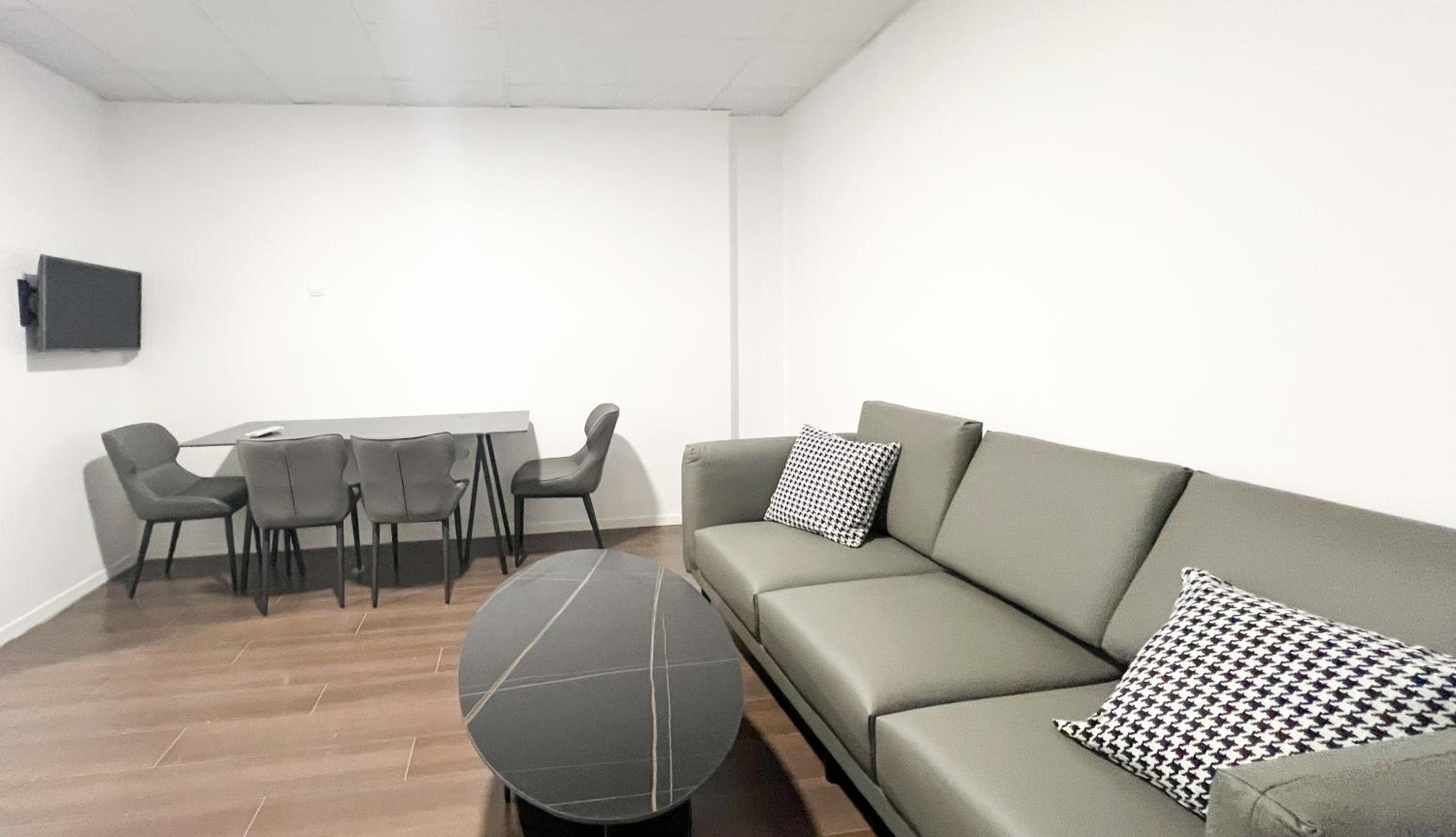 Studio Apartment photo 2