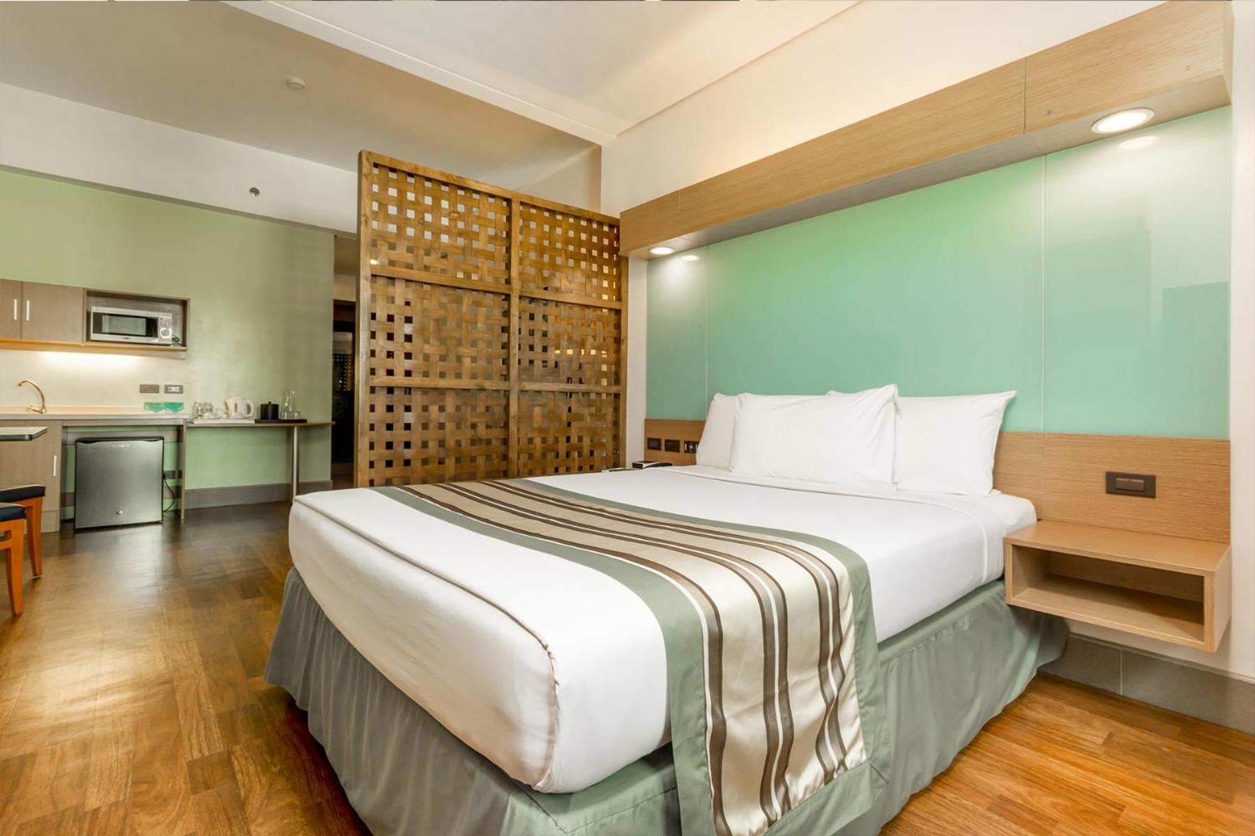 Queen Room - Mobility Access/Non-Smoking