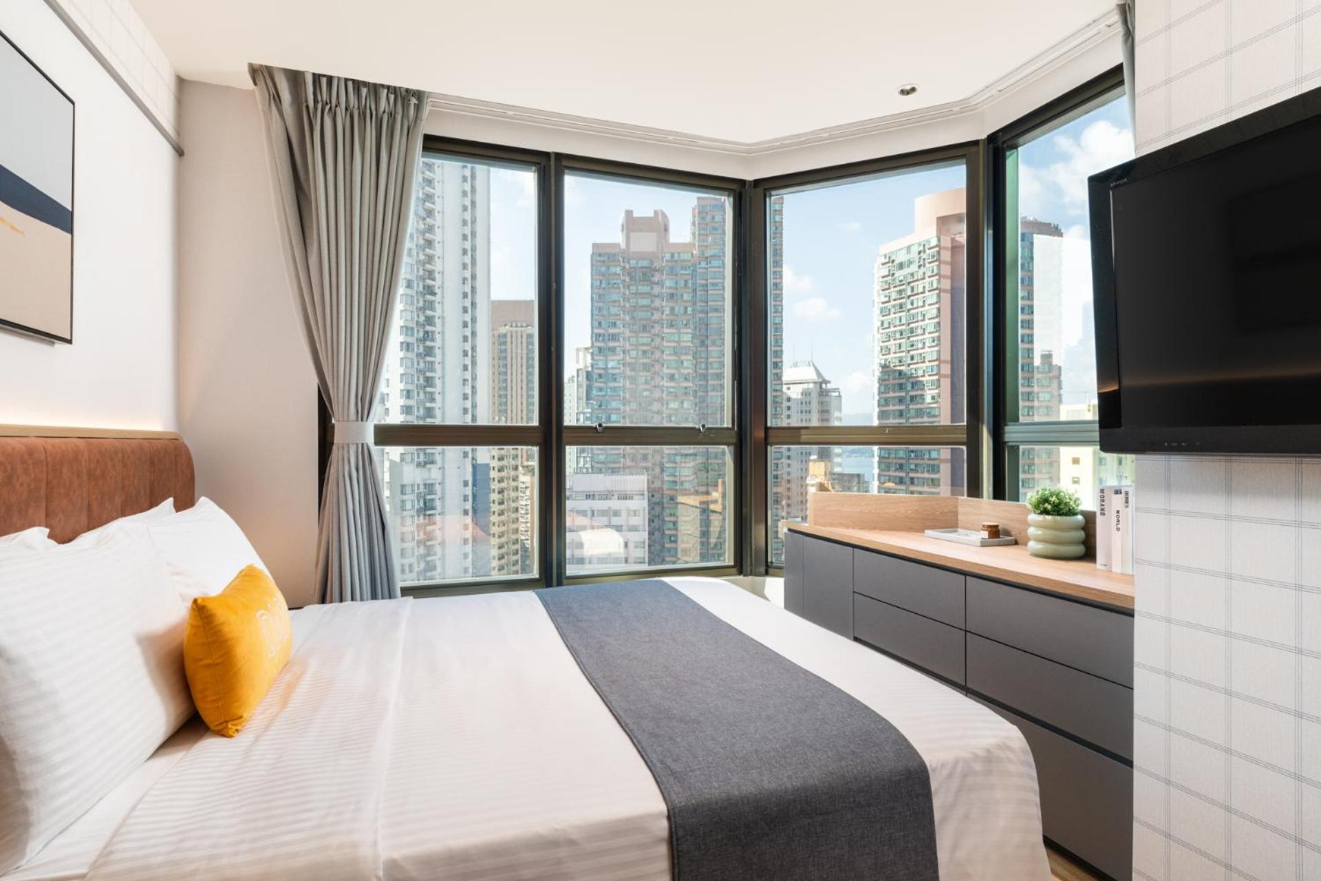 Premier Queen Room