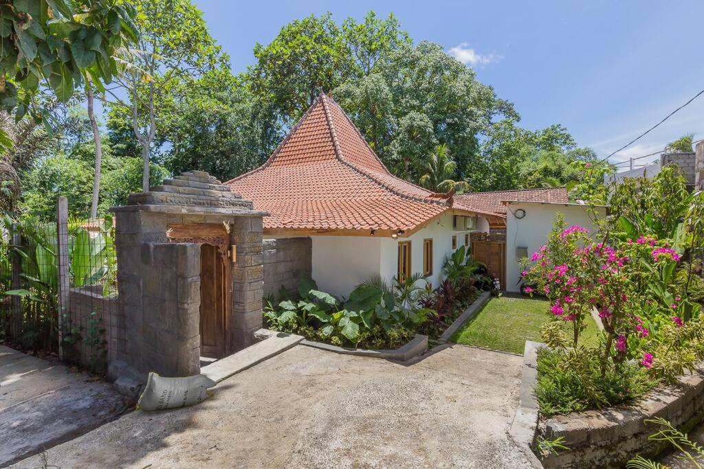 Villa photo 2