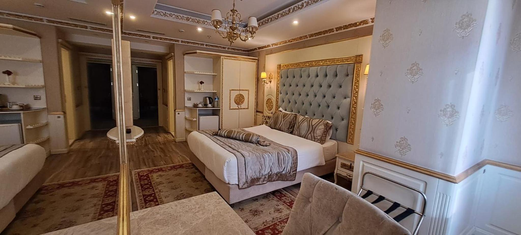 Deluxe Double Room with Balcony photo 1