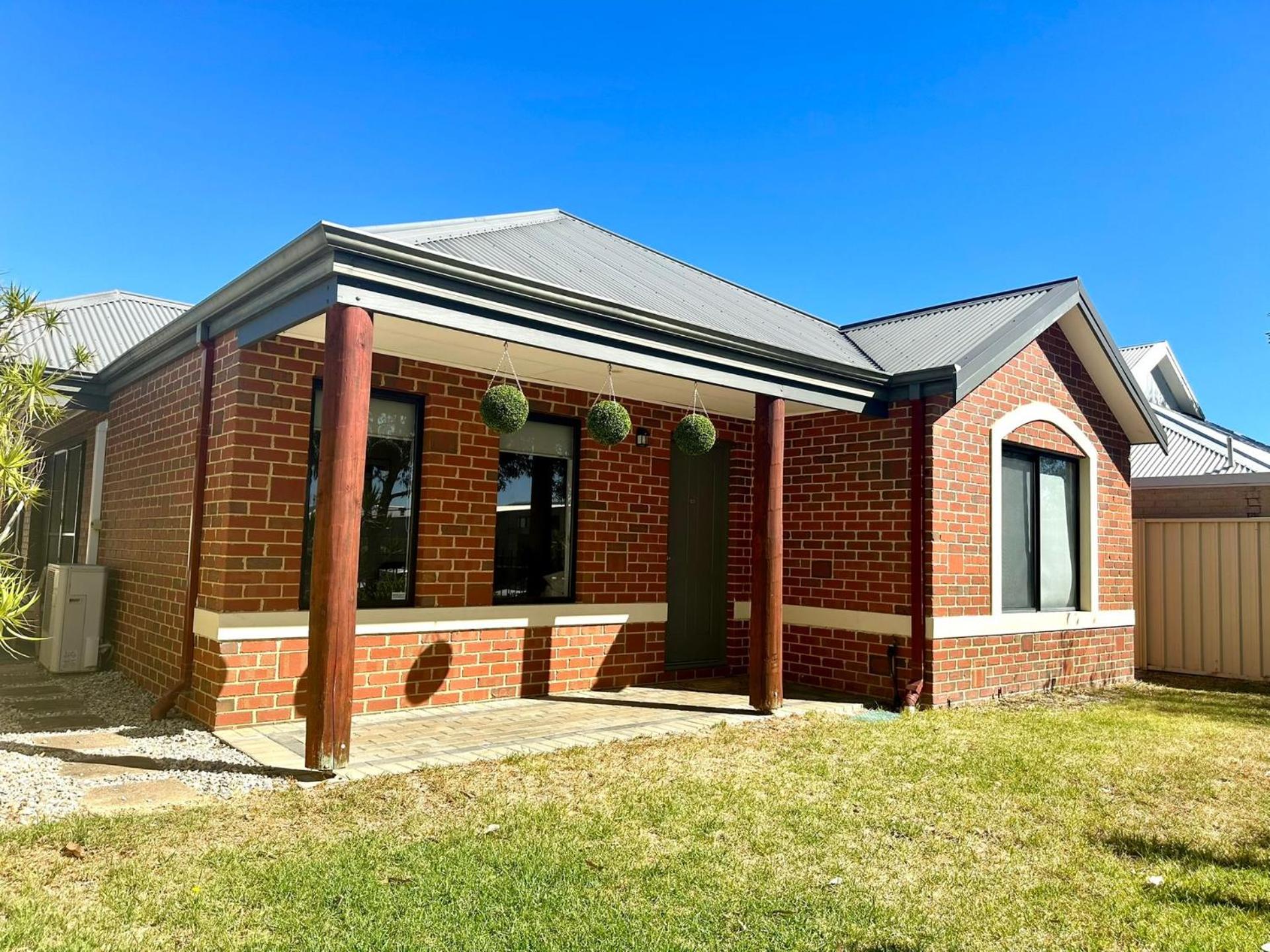 Three-Bedroom House photo 3
