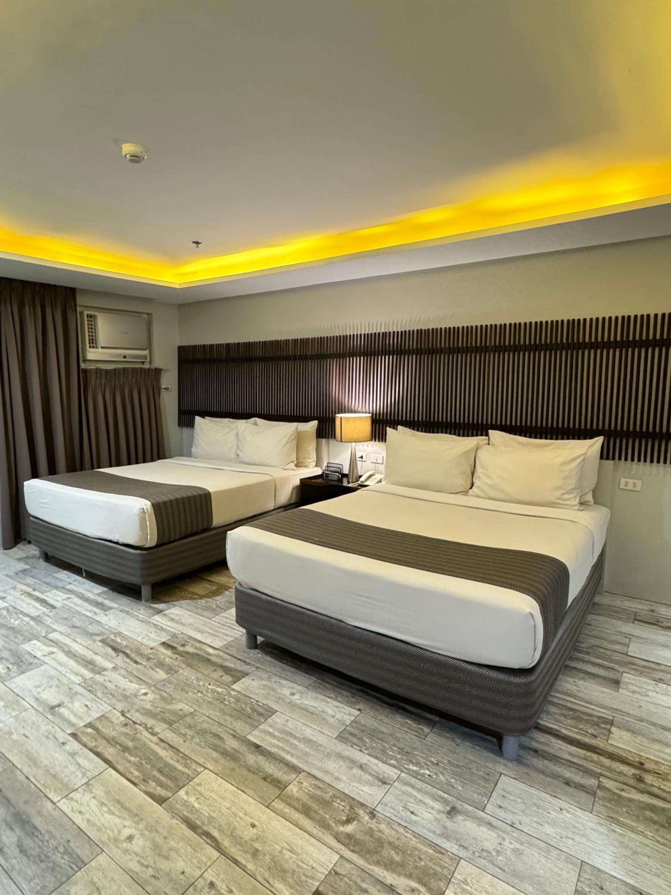 Deluxe Family Room photo 2