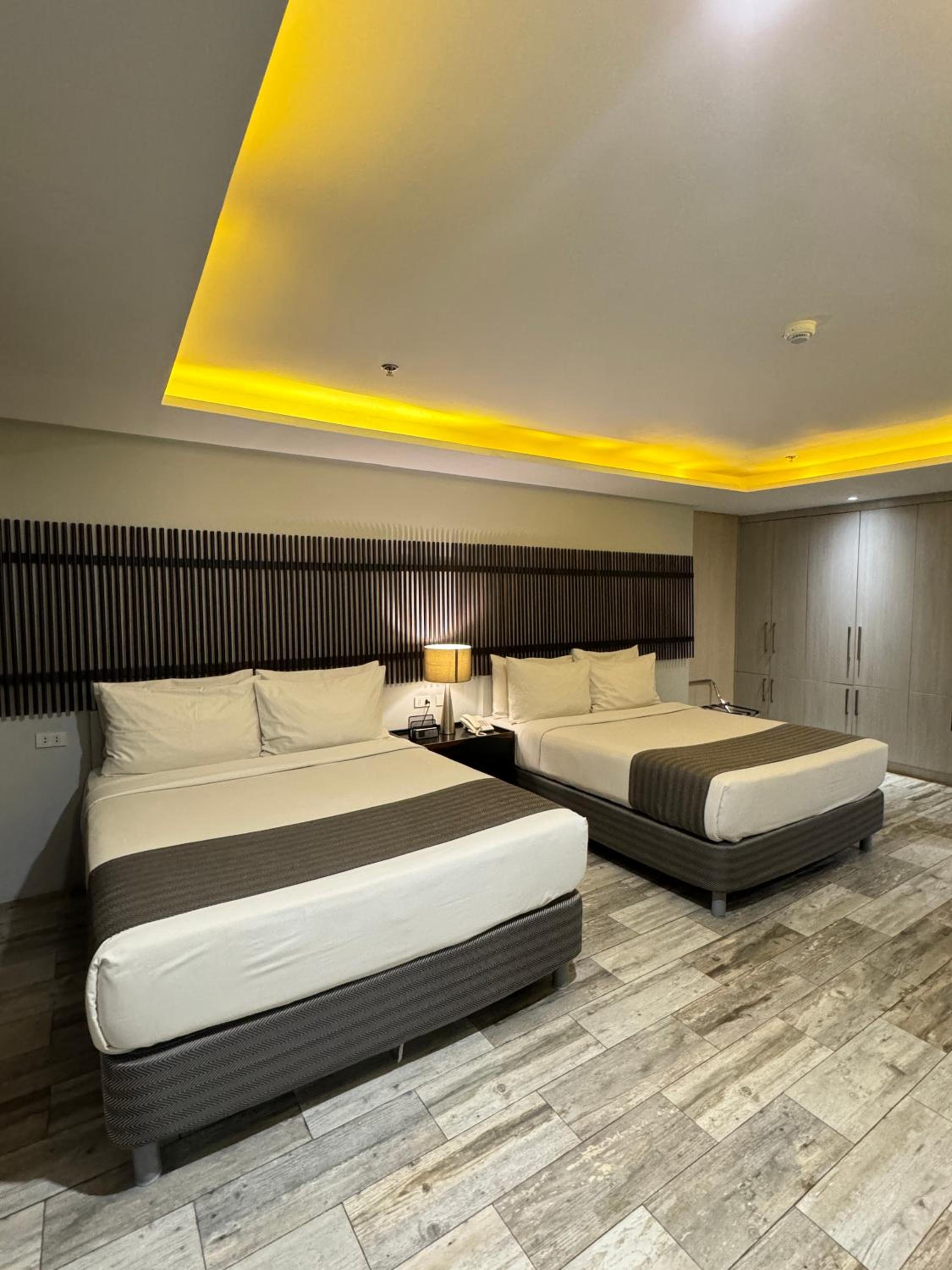 Deluxe Family Room