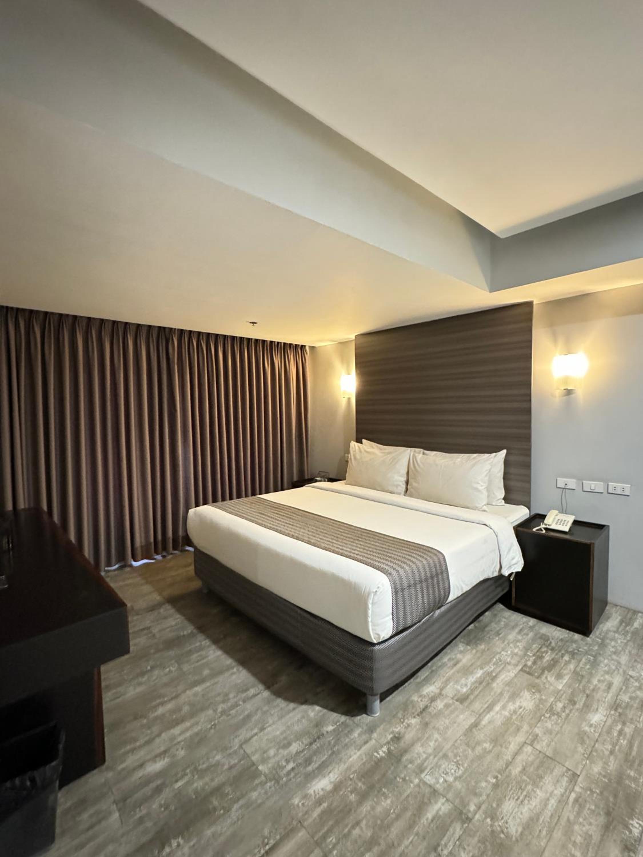 Executive Suite photo 2