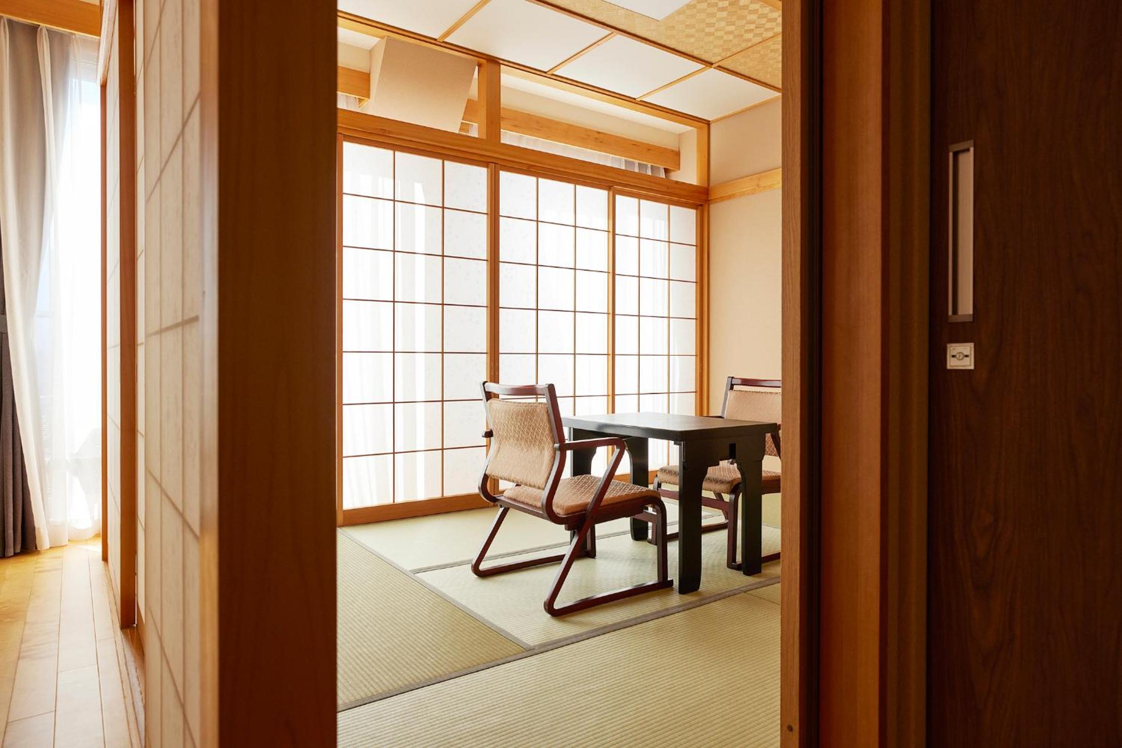 Modern Japanese-Style Room with Mt.Fuji and Lake View - Non Smoking photo 2