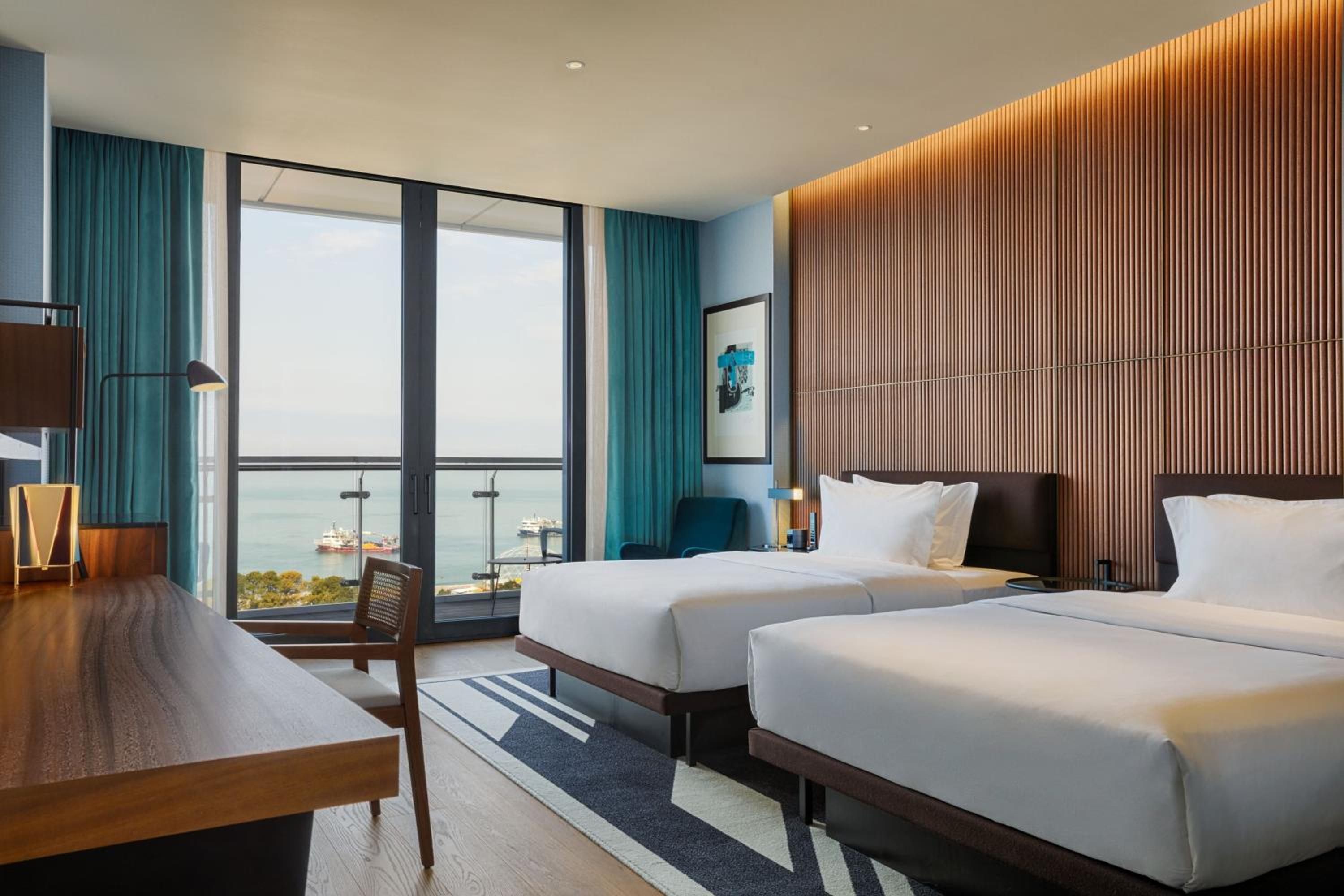 Superior, Guest room, 2 Queen, Sea view, Balcony - Photo 1