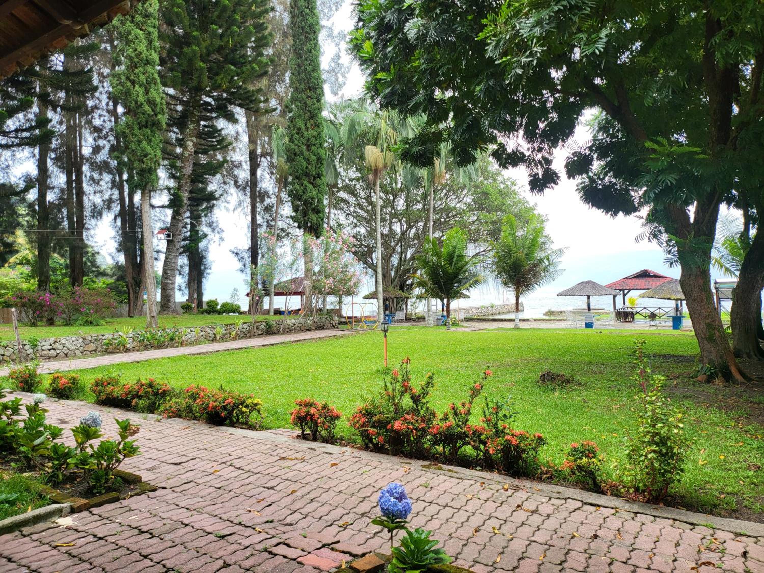 Deluxe Twin Room with Lake View photo 2