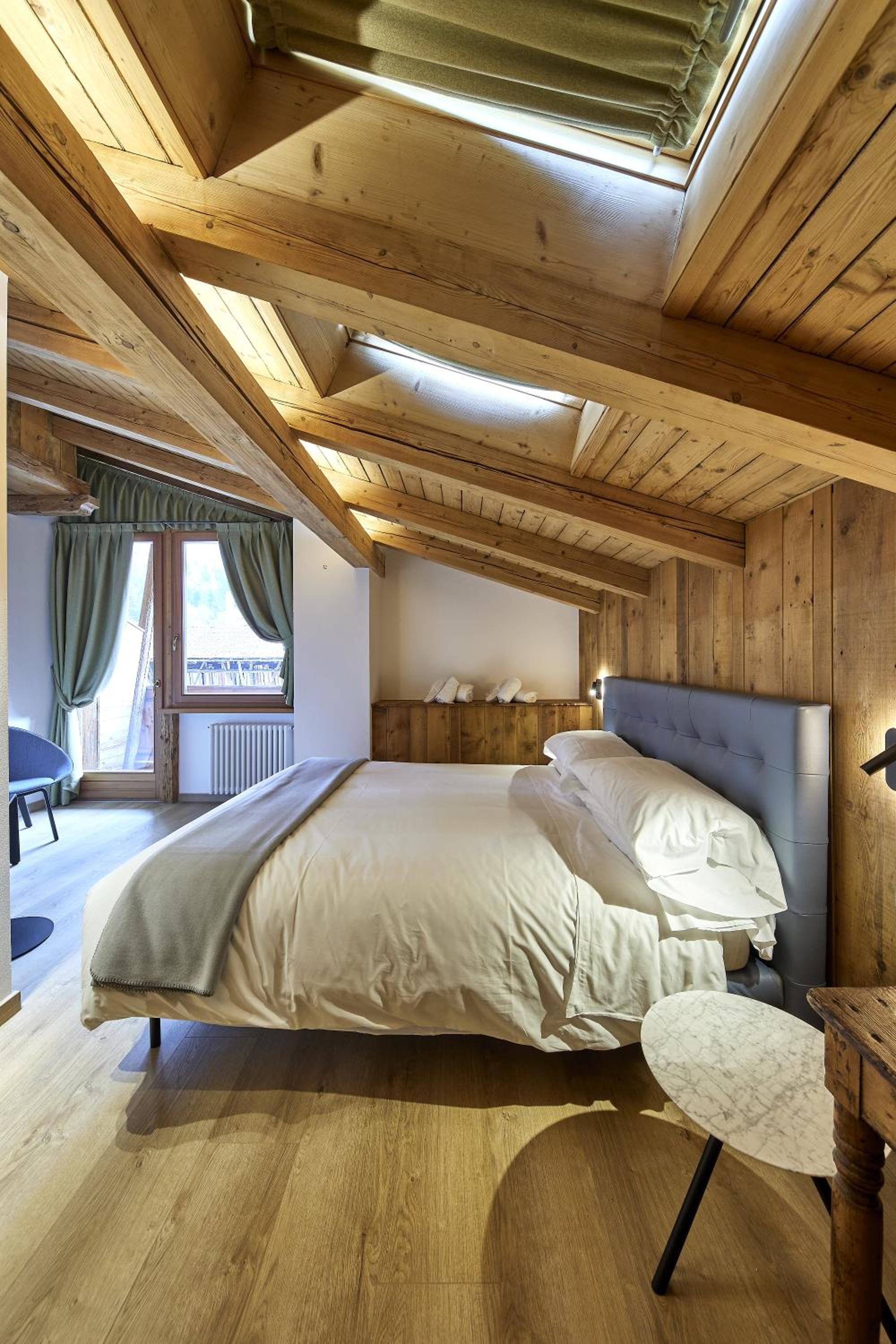 Deluxe Double Room with Balcony photo 2