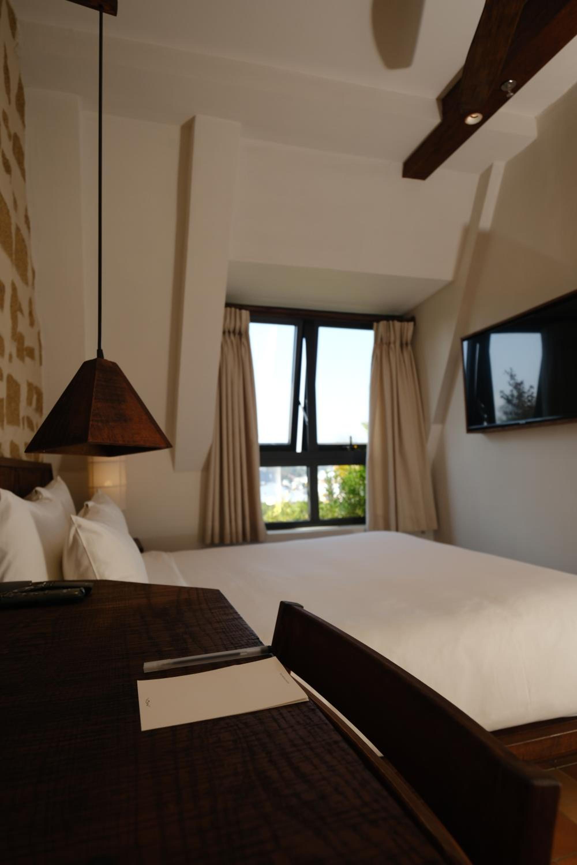 Deluxe Double Room - Photo 13