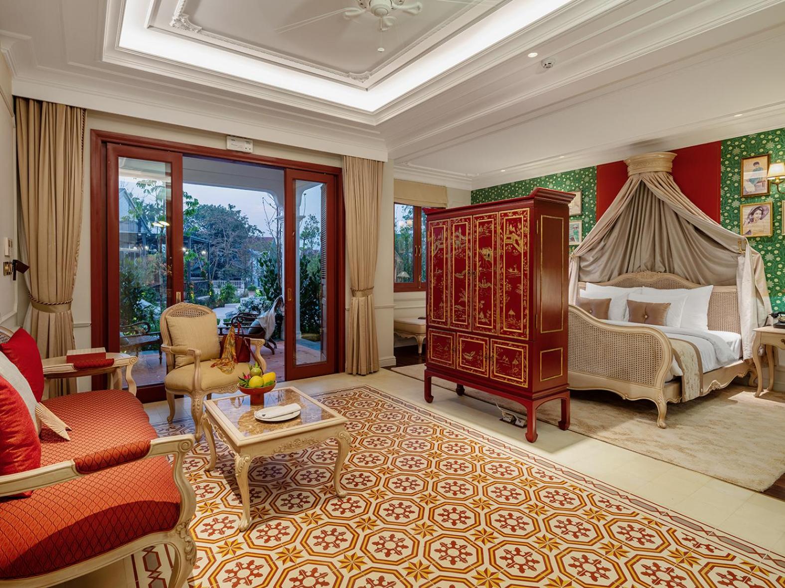 Queen Suite with Pool View photo 3