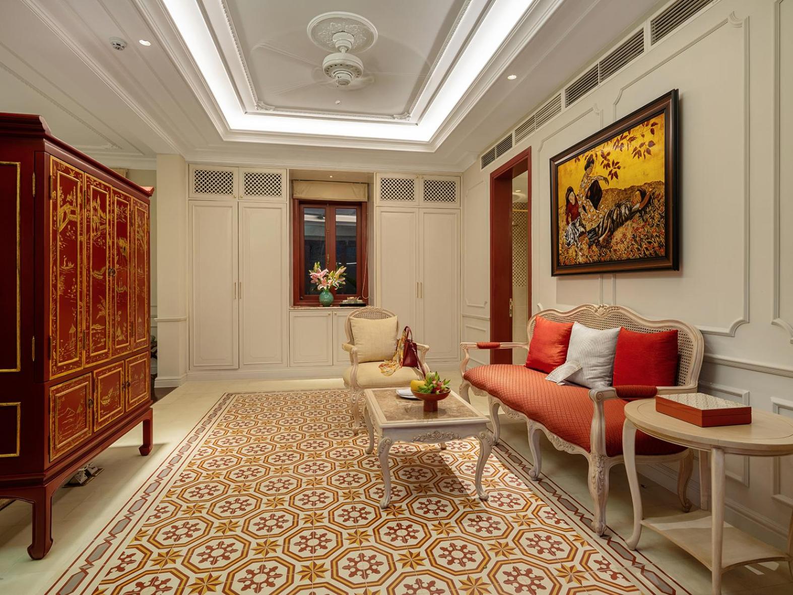 Queen Suite with Pool View