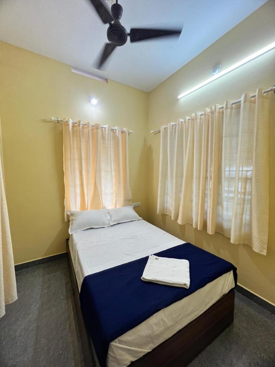 Deluxe Queen Room With Two Queen Beds photo 3