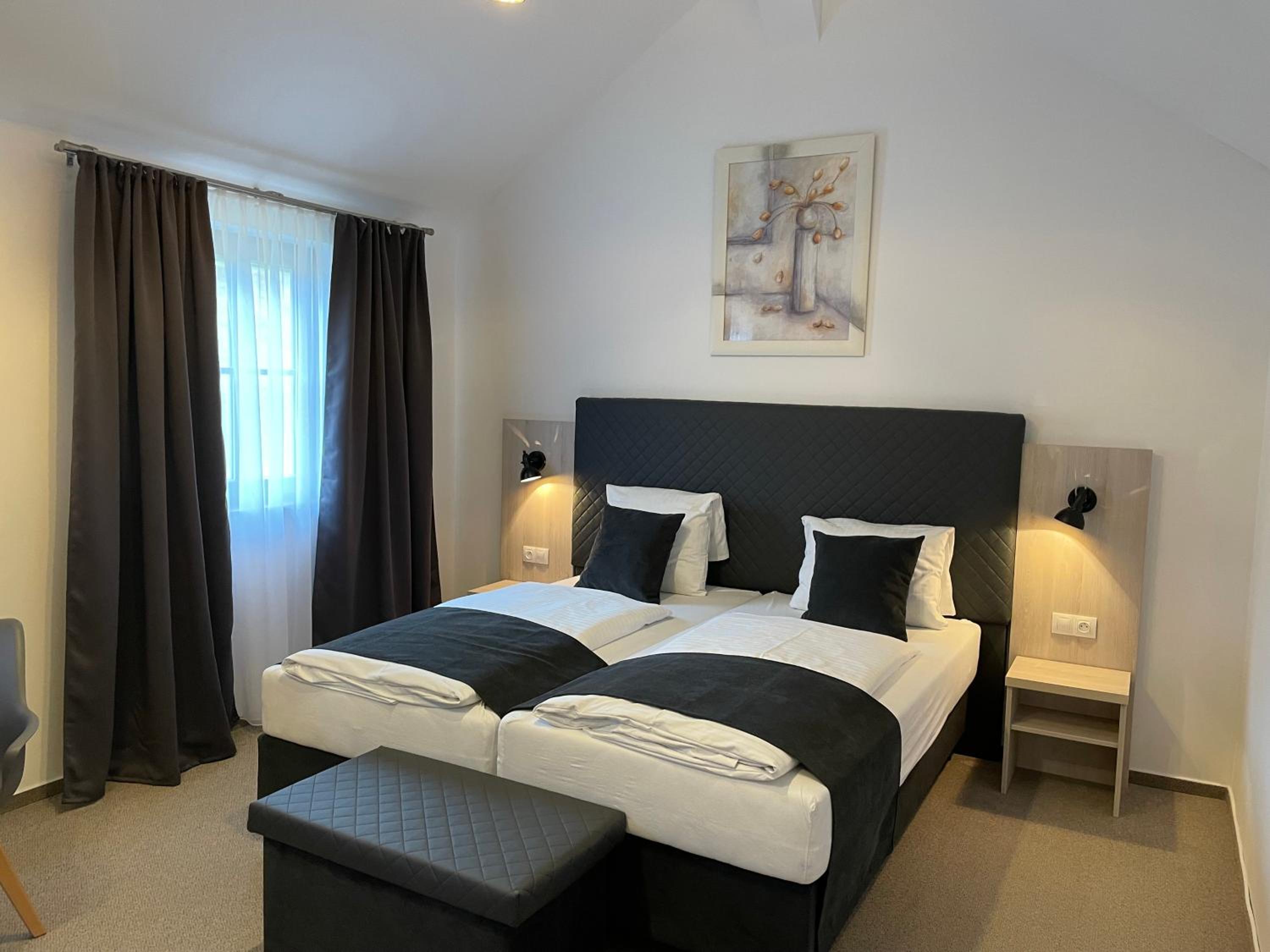 Deluxe Double or Twin Room - Photo 2