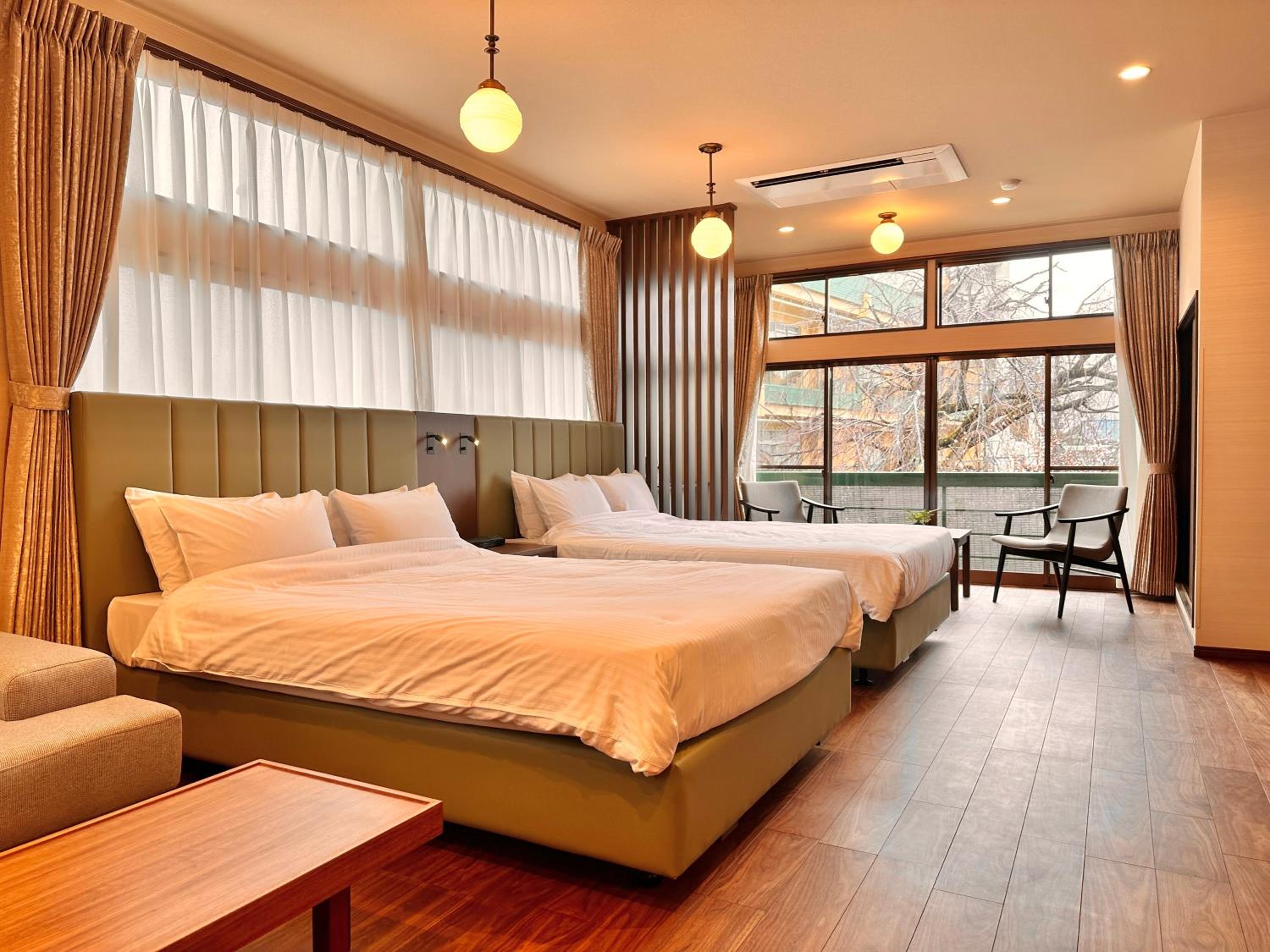 Large Twin Room with Shared Bath
