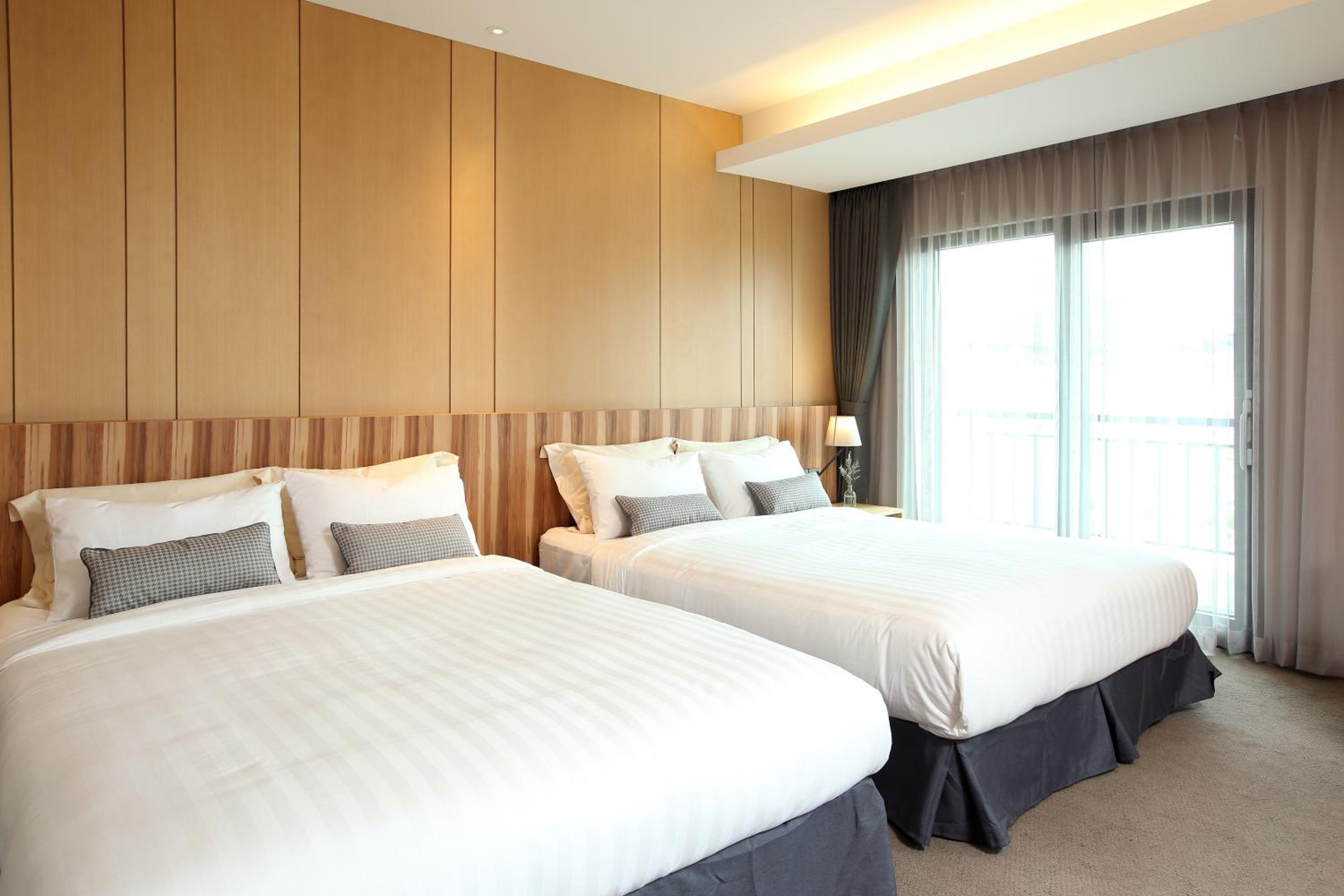 Corner Deluxe Room - Photo 1