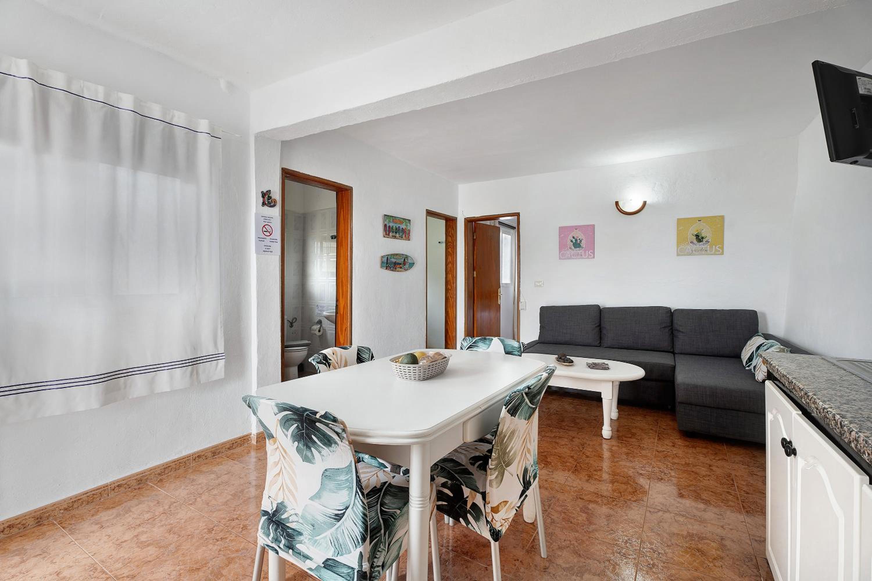 One-Bedroom House photo 2