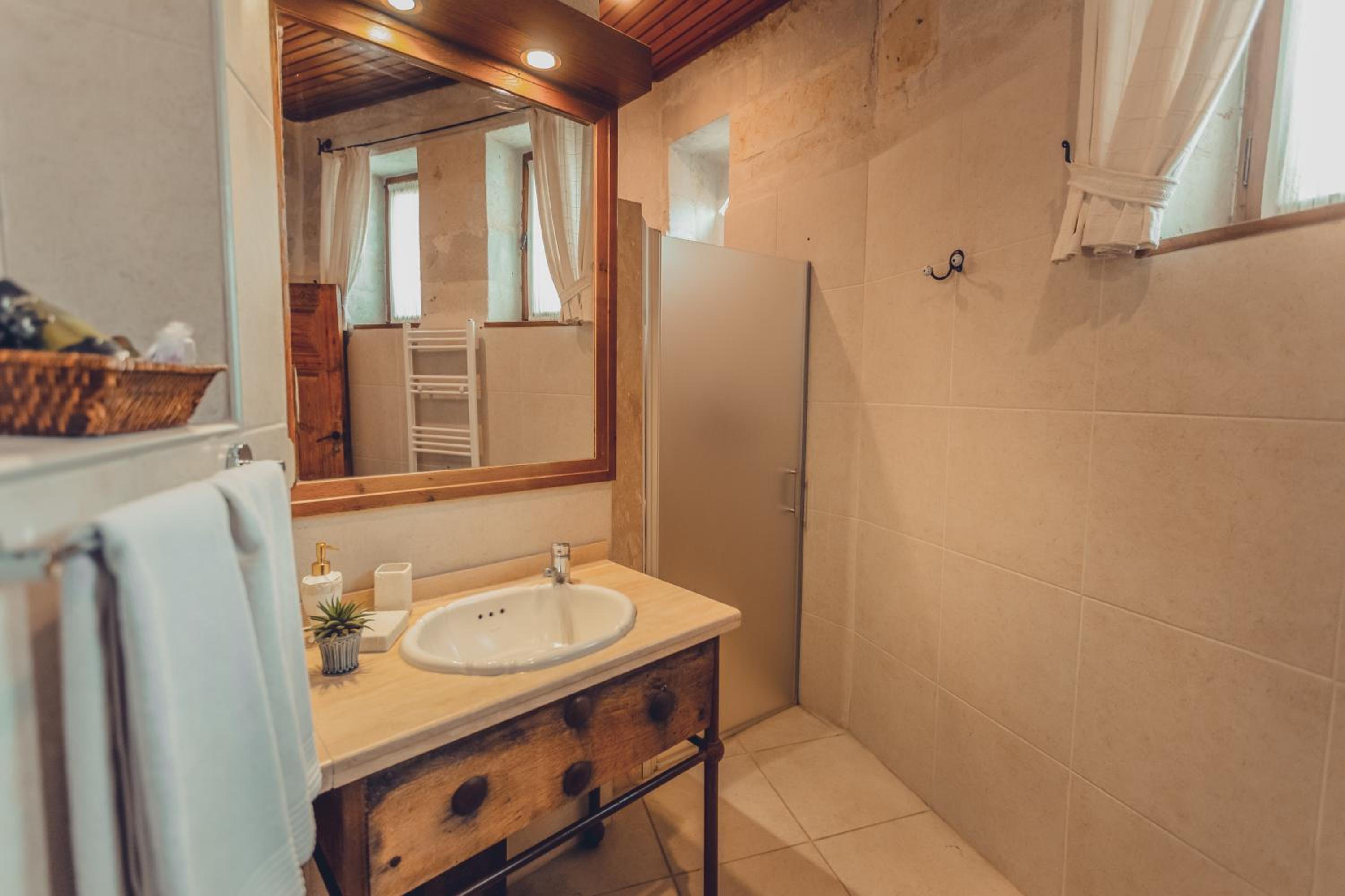 Standard Double or Twin Room - Photo 13