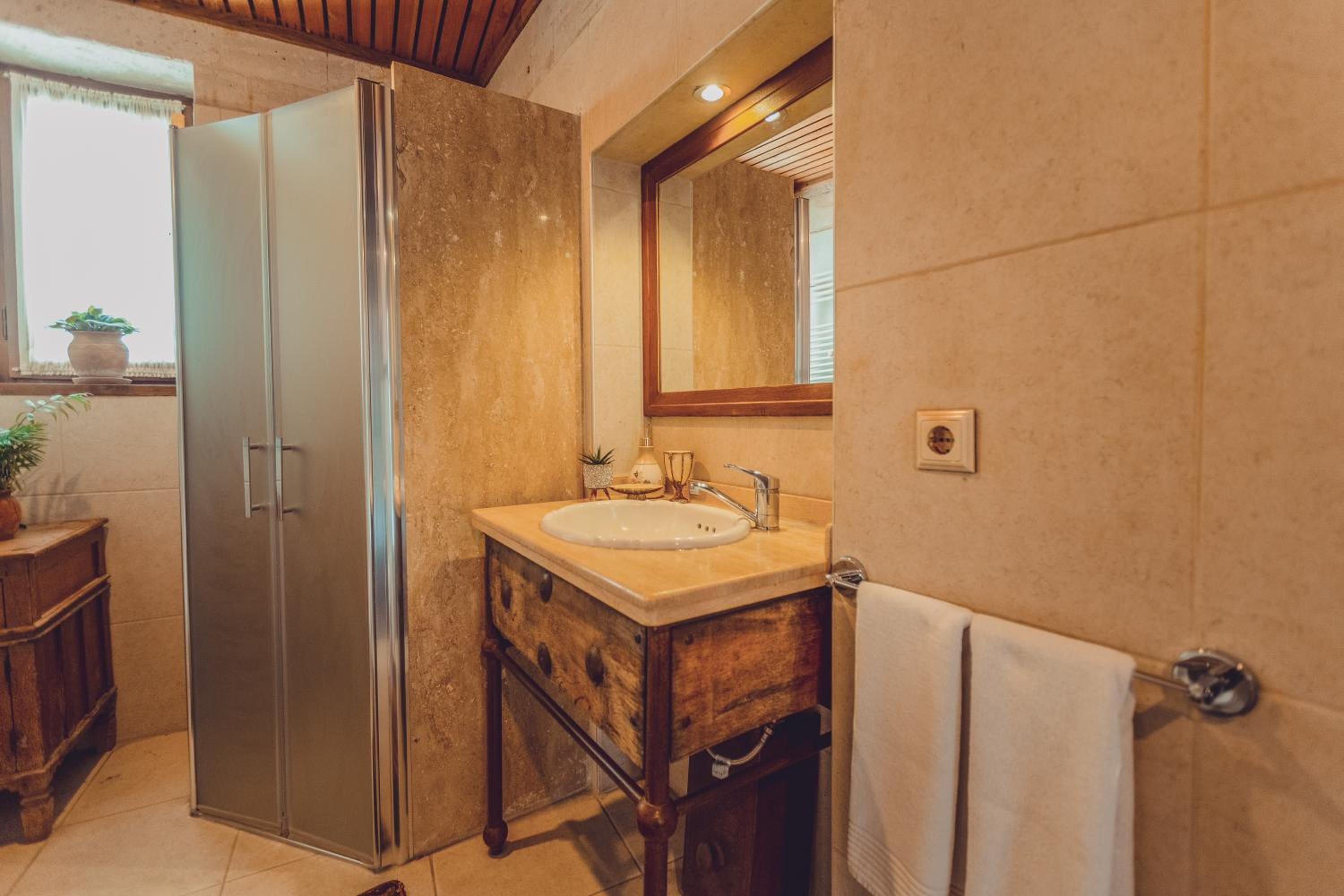 Standard Double or Twin Room - Photo 23