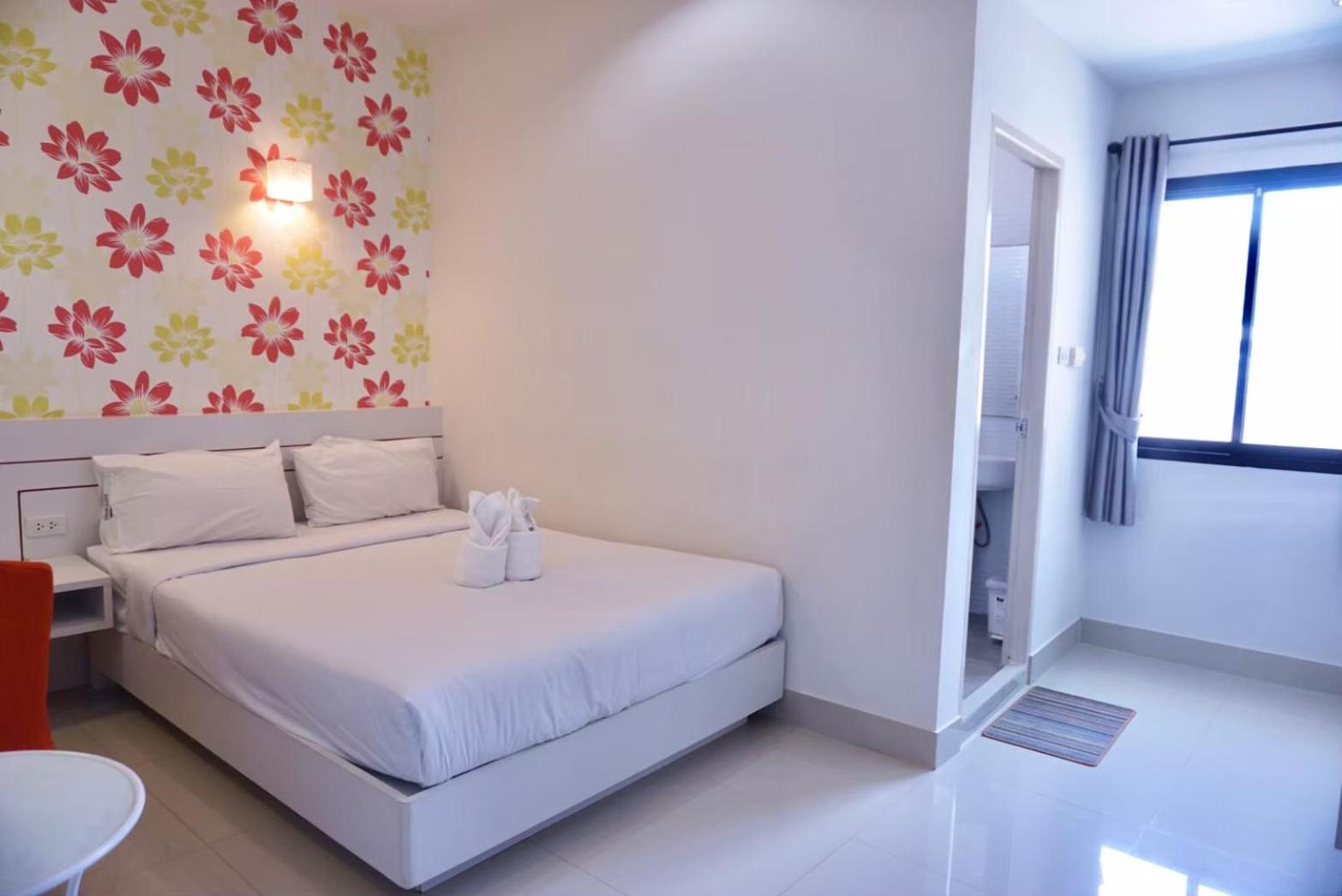 Standard Queen Room