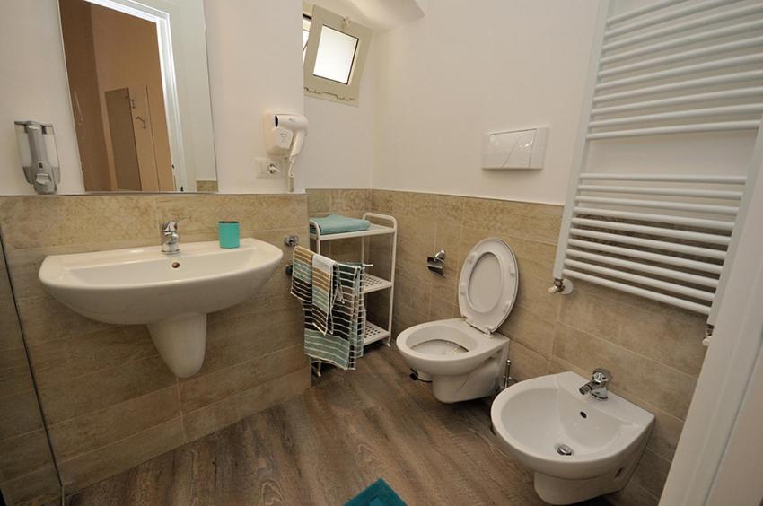 Double or Twin Room - Photo 4