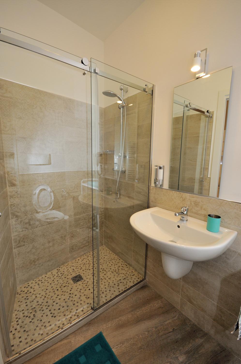 Double or Twin Room - Photo 12