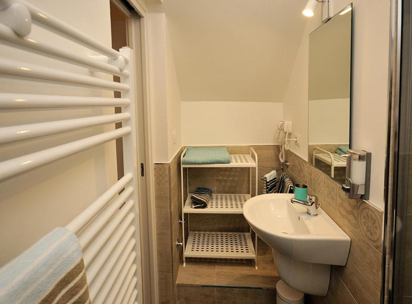 Comfort Triple Room with Shower - Photo 2