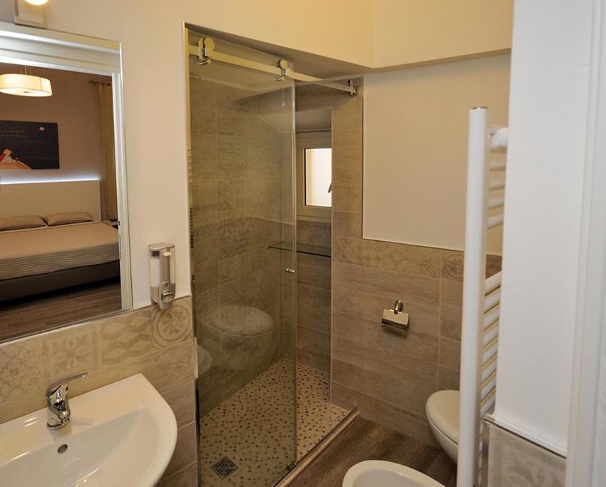 Comfort Triple Room with Shower - Photo 15
