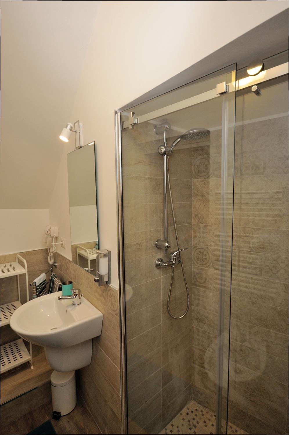 Comfort Triple Room with Shower - Photo 16