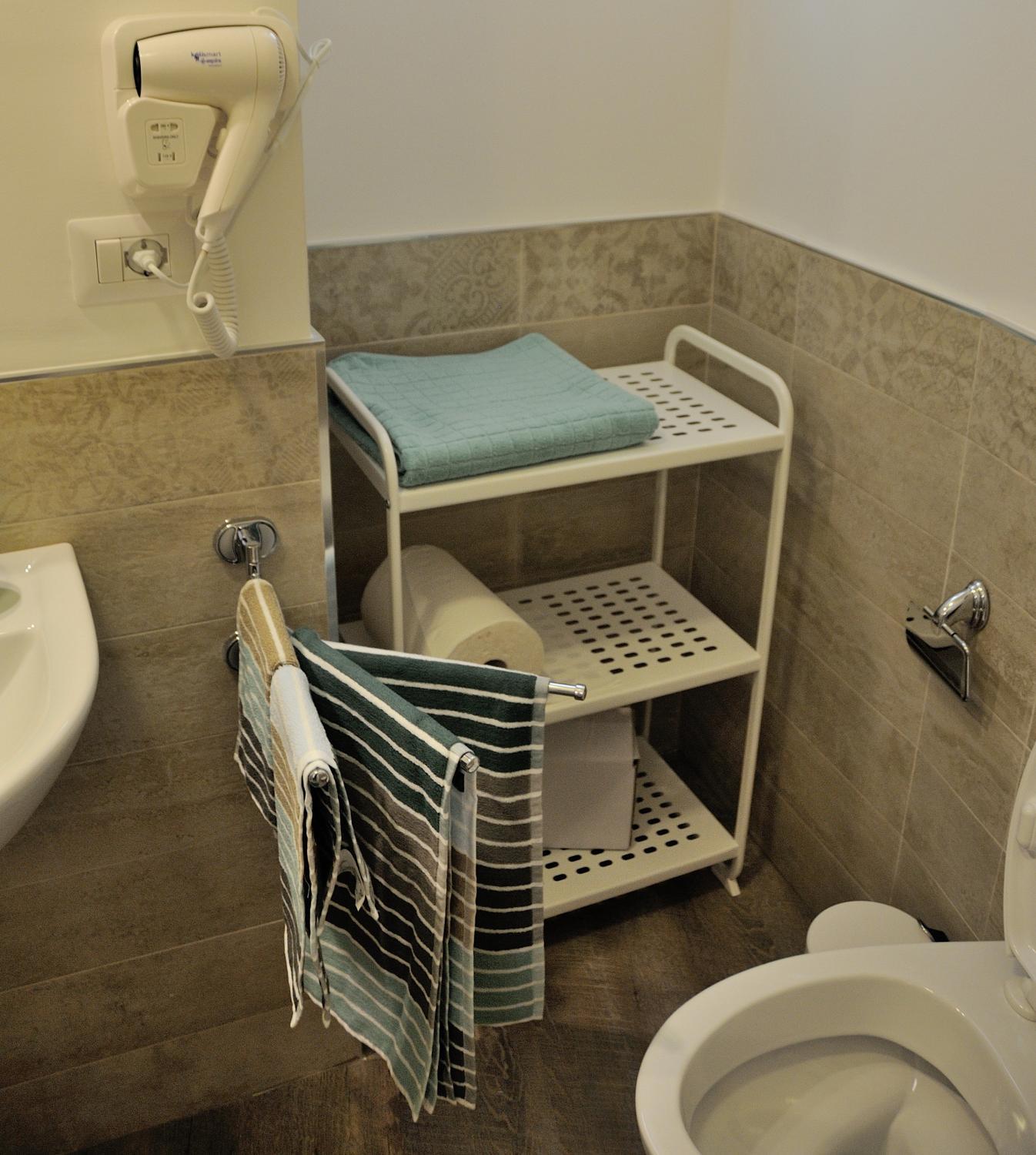 Double or Twin Room - Photo 11