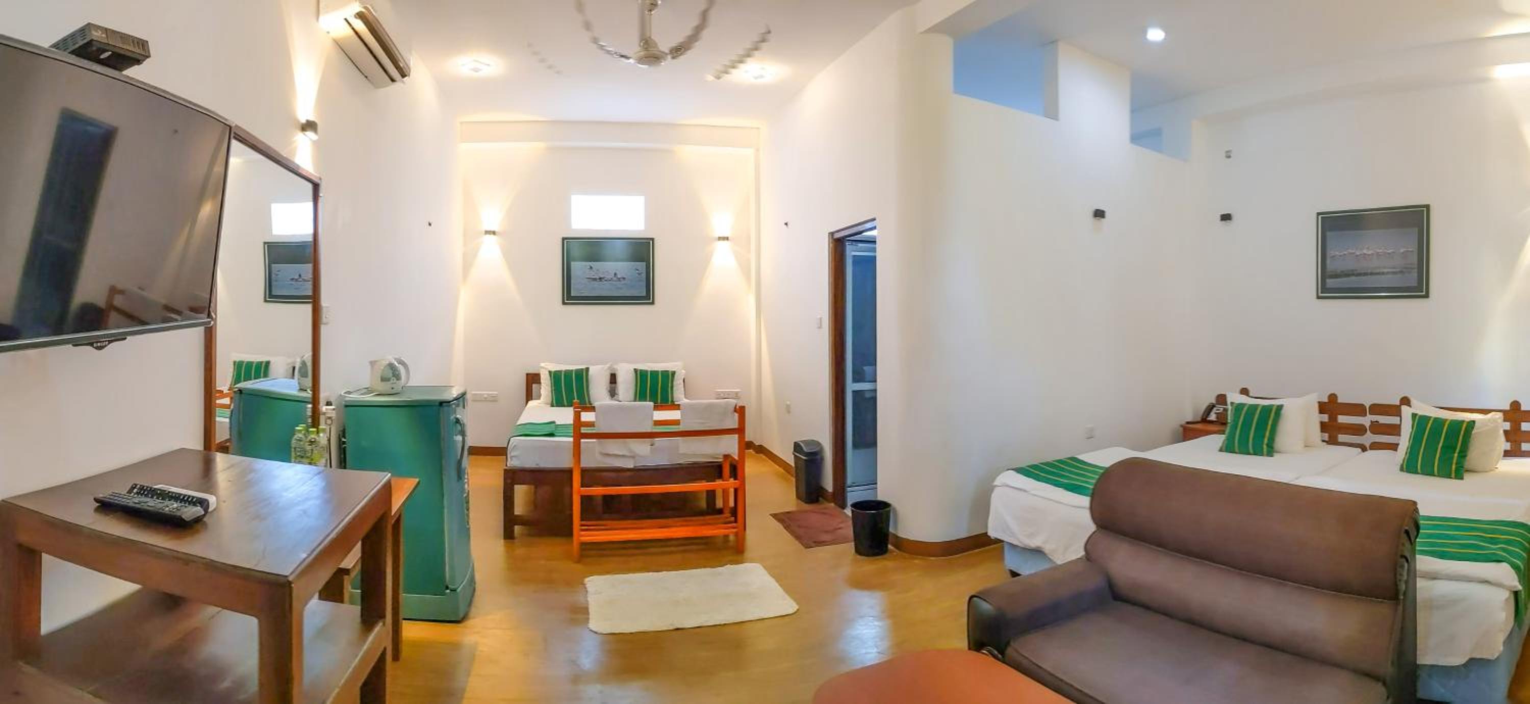 Family Room with Garden View - Photo 1