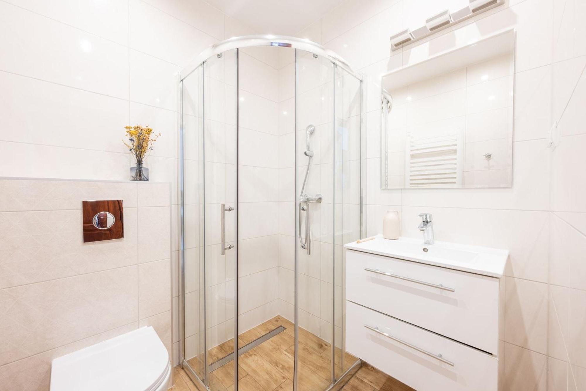 Double Room with Balcony - Photo 6