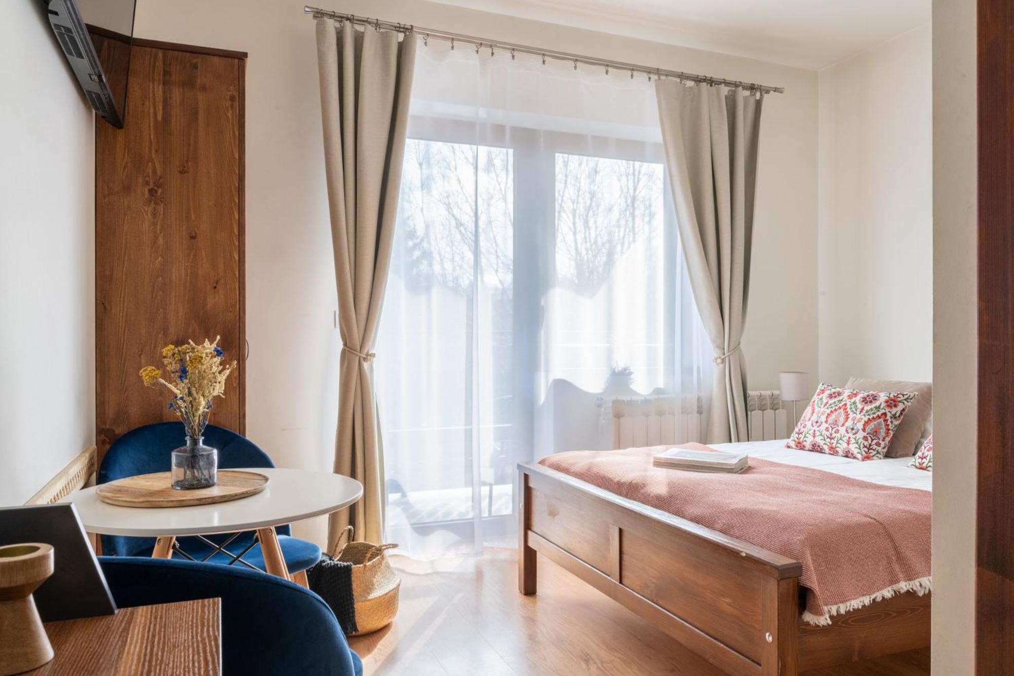 Double Room with Balcony - Photo 4