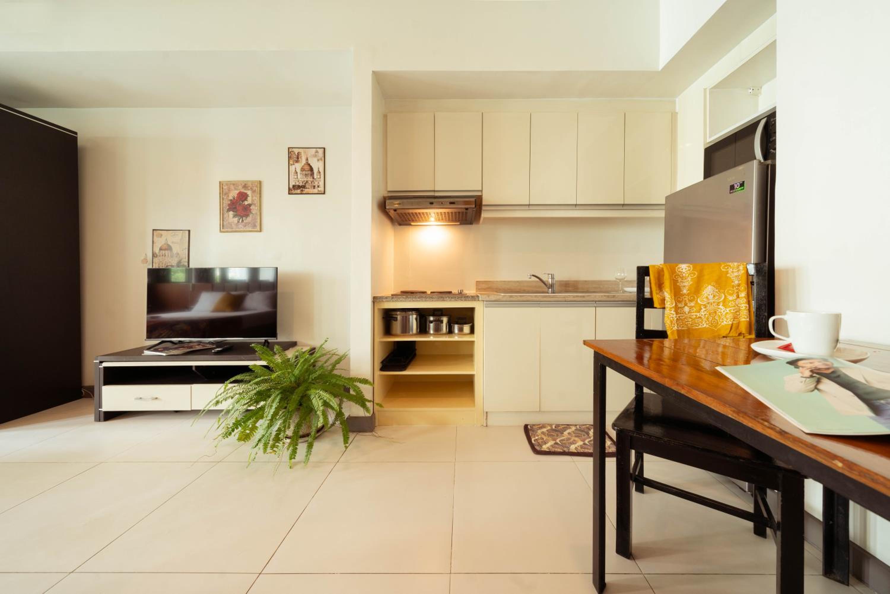 Apartment with Balcony - Photo 17
