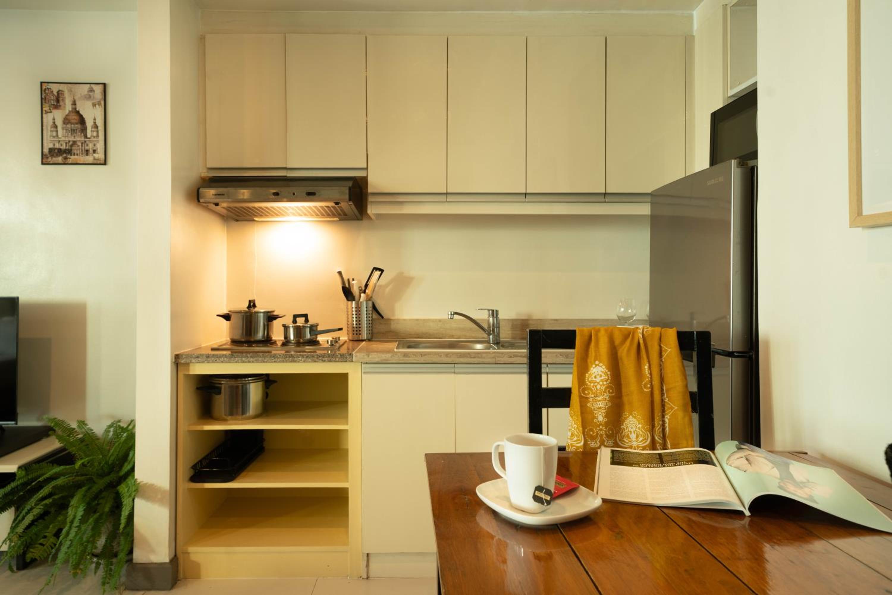 Apartment with Balcony - Photo 7