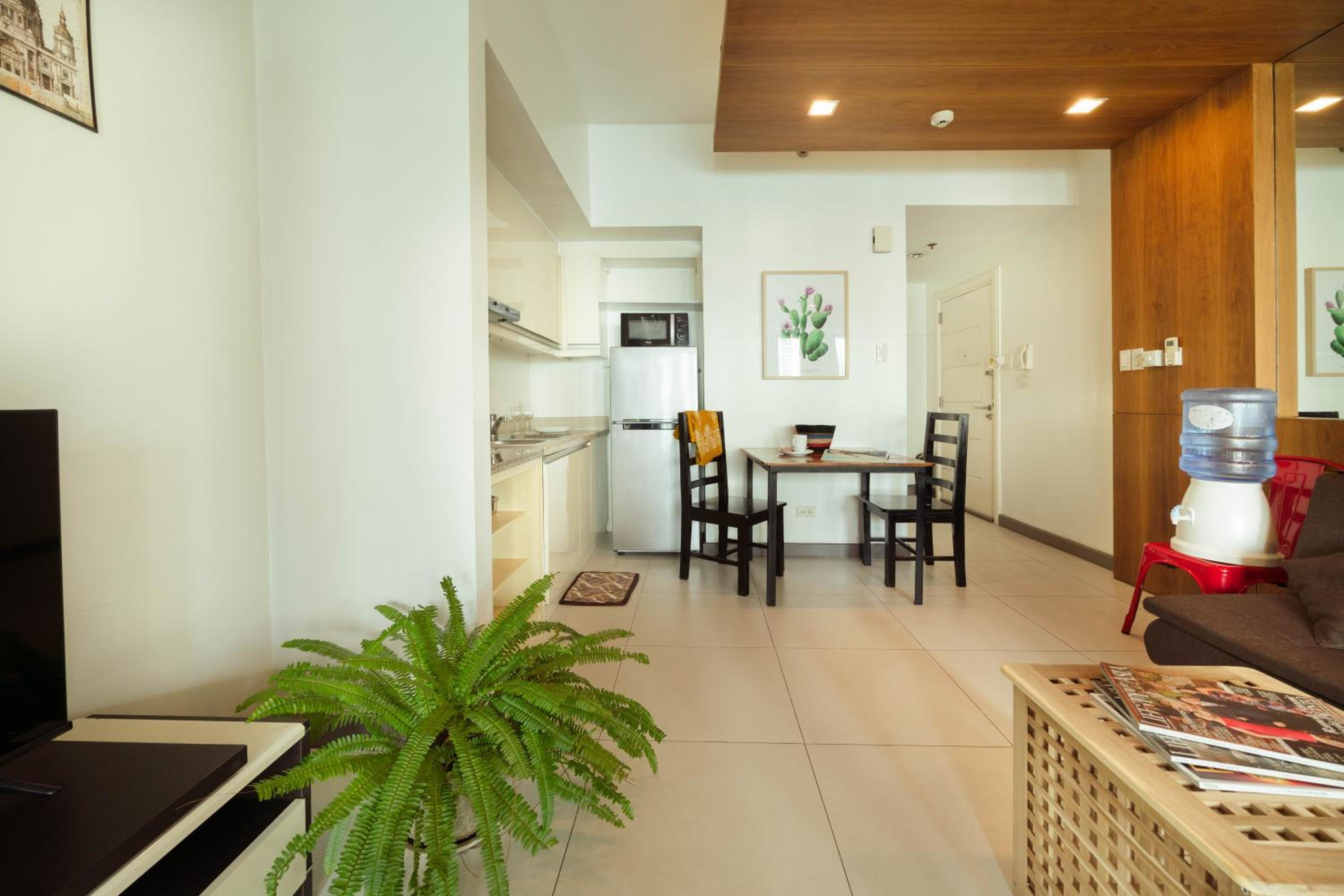 Apartment with Balcony - Photo 9