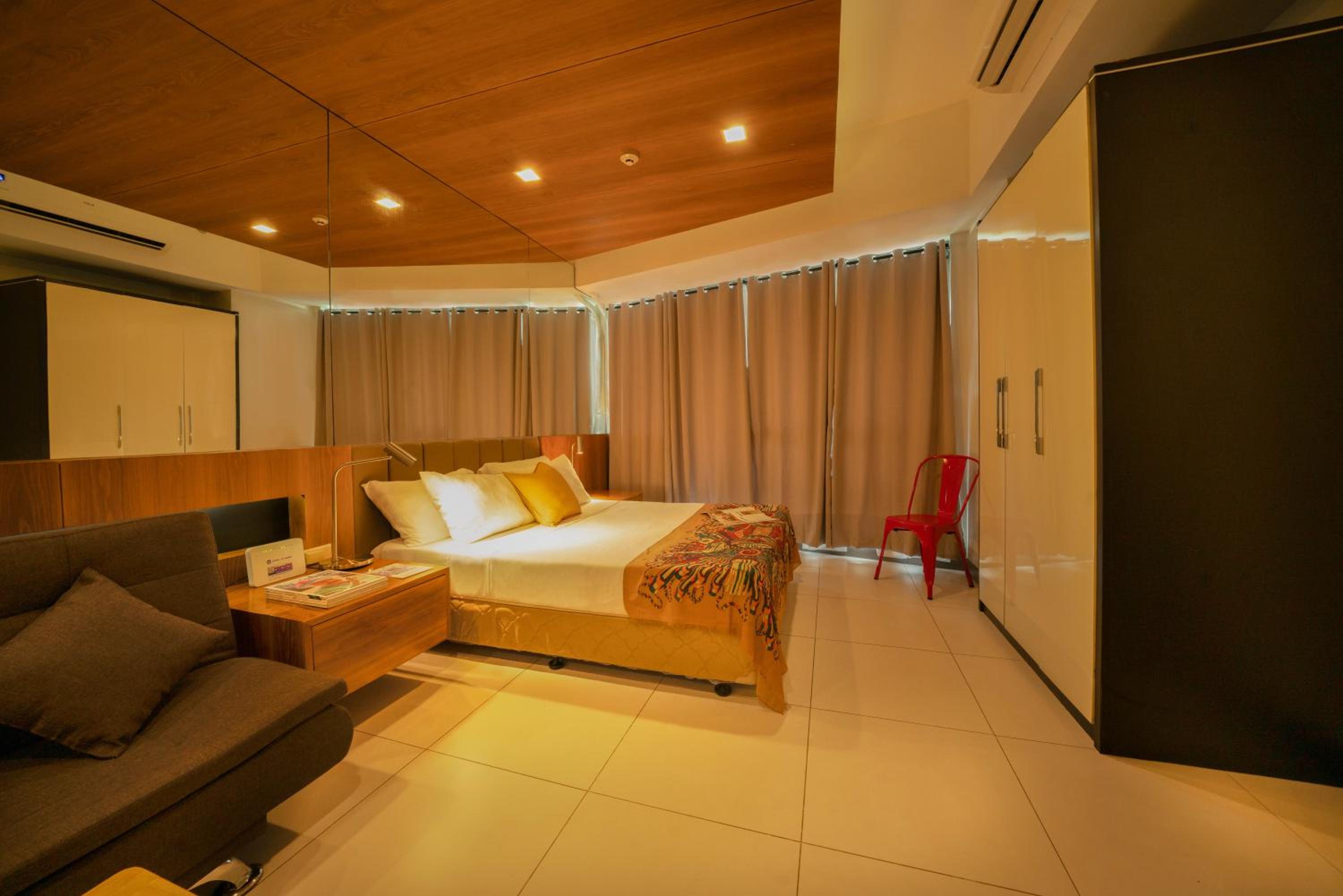 Apartment with Balcony - Photo 2