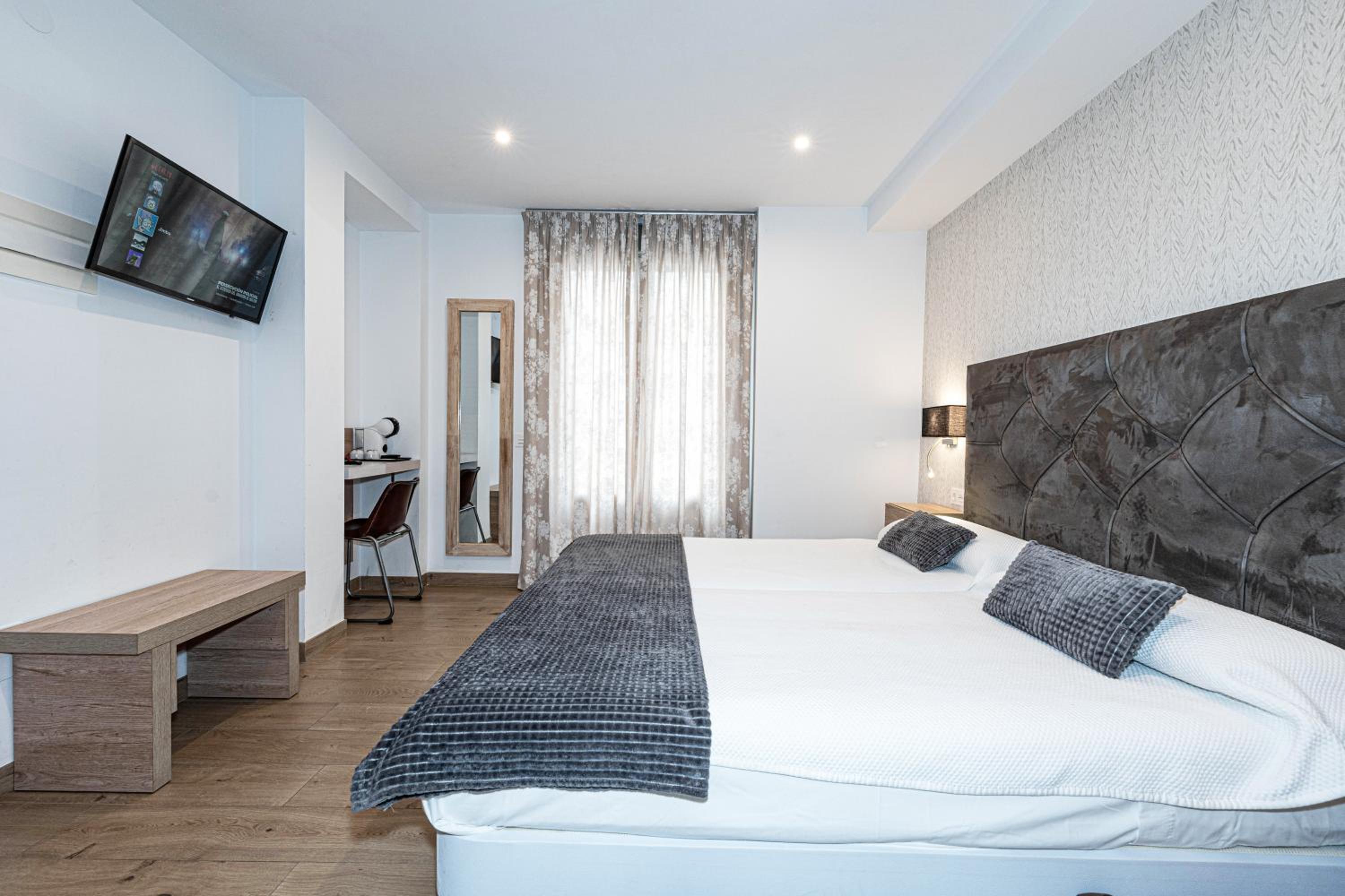 Double Room - Disability Access - Photo 1