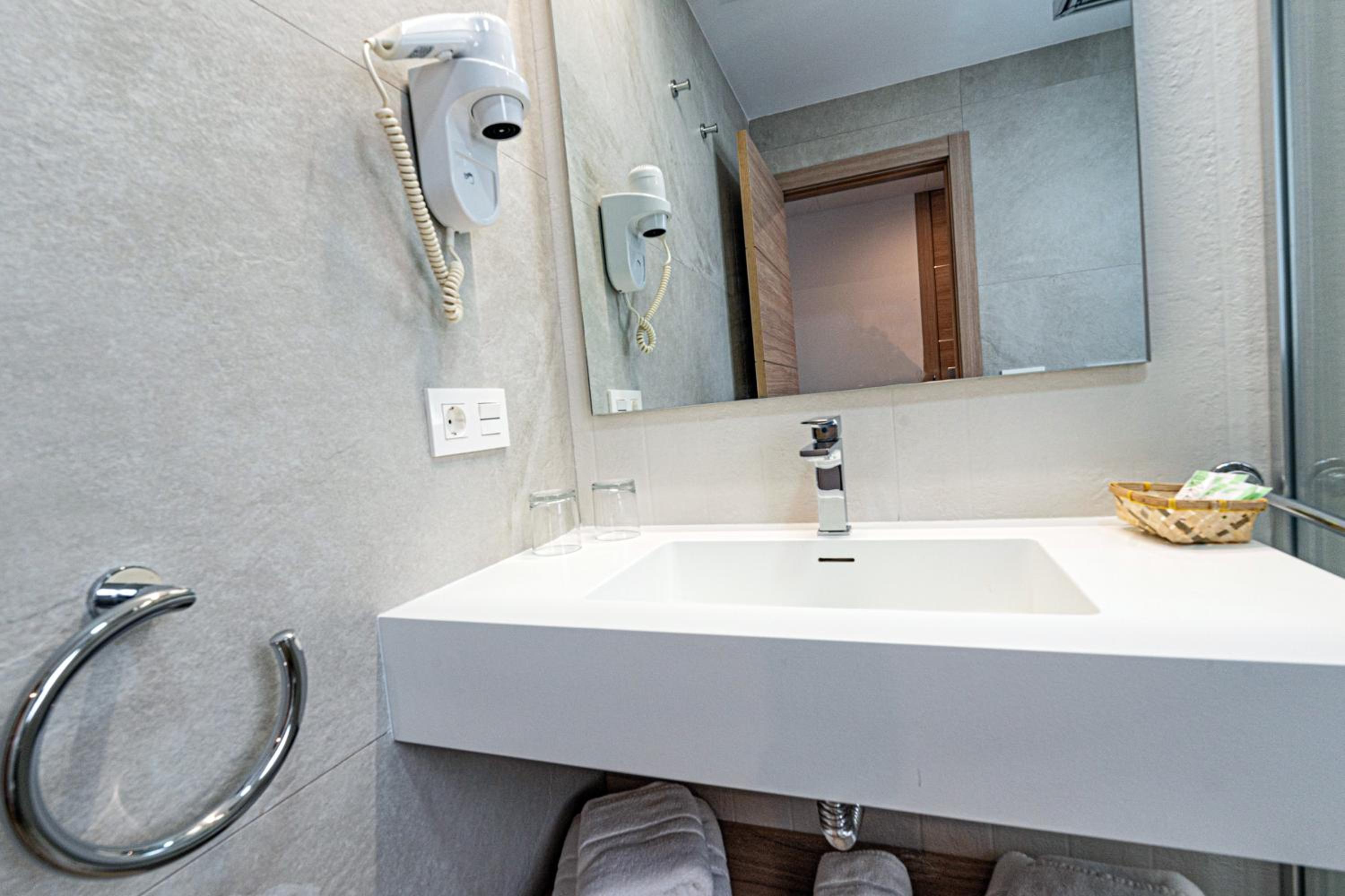 Double Room - Photo 2