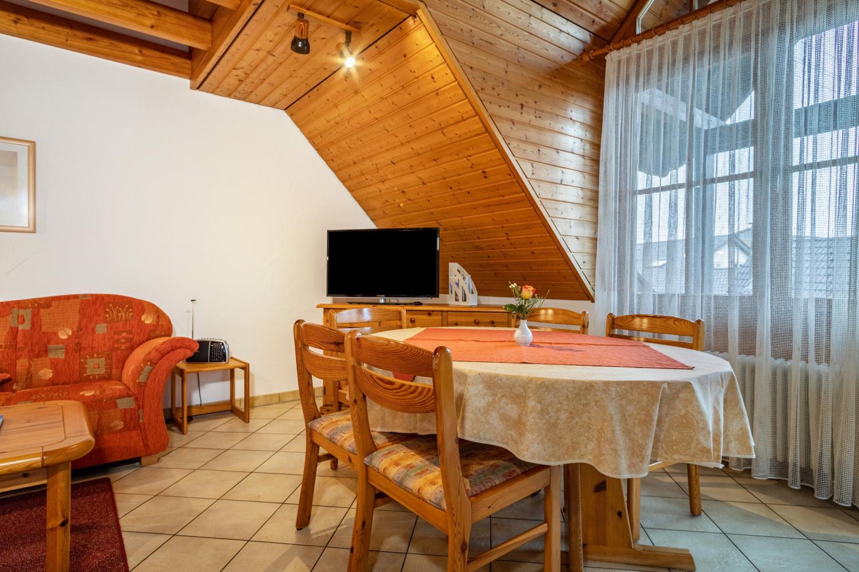 Two-Bedroom Deluxe Apartment with Garden View photo 3