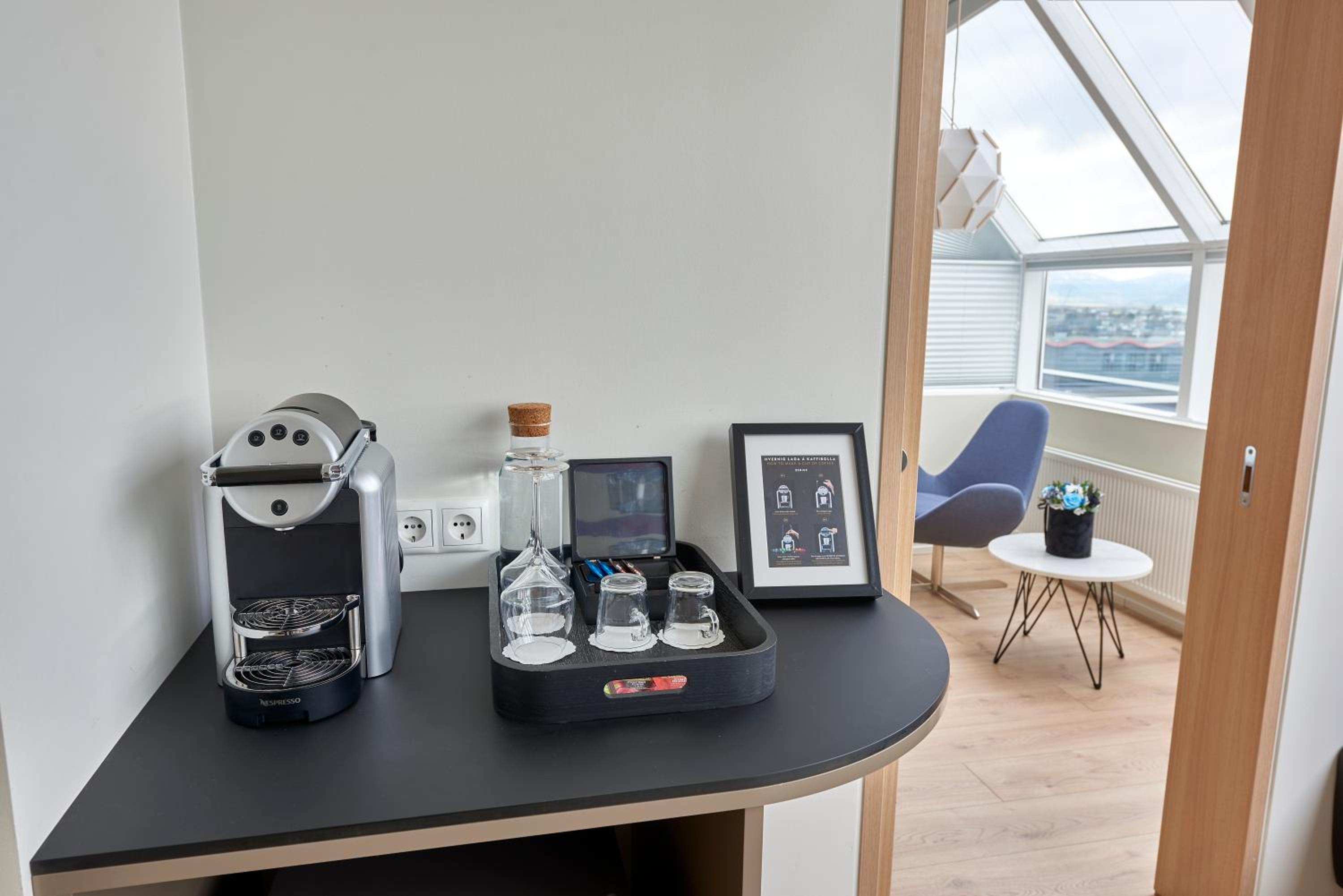 Panorama Top Floor Balcony Suite - Free Spa - Photo 1