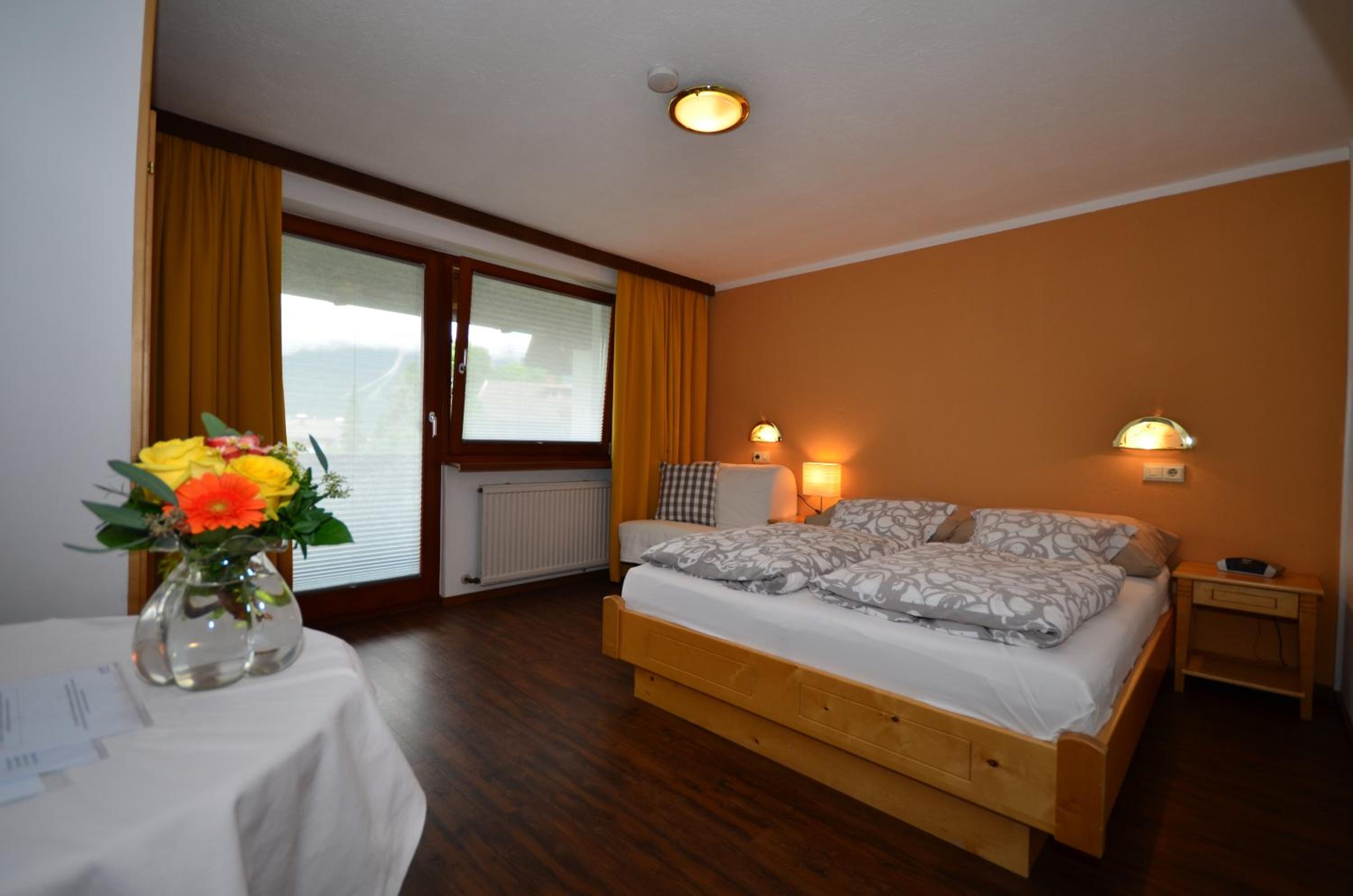 Double Room with Private Bathroom photo 1