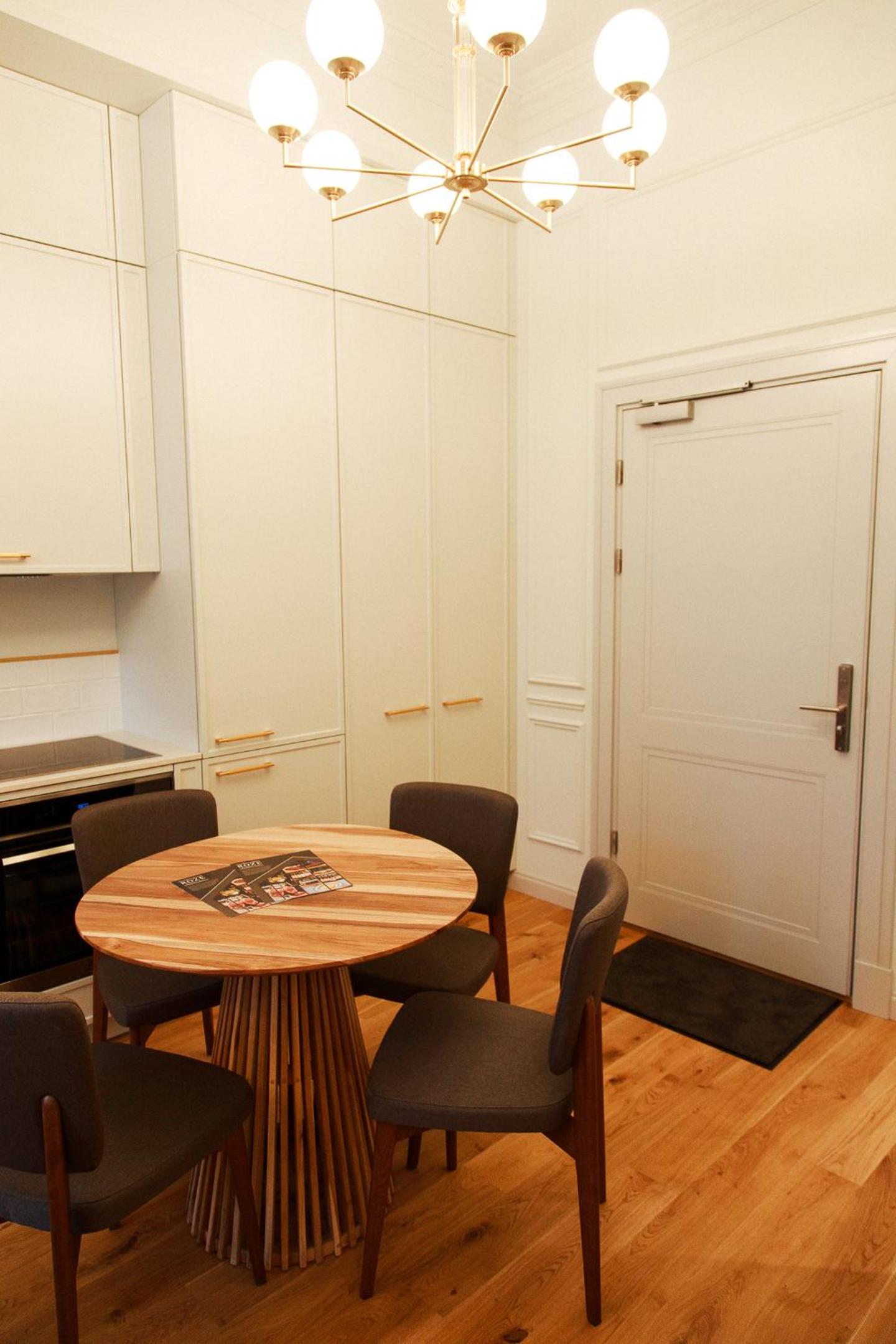 One-Bedroom Apartment photo 2