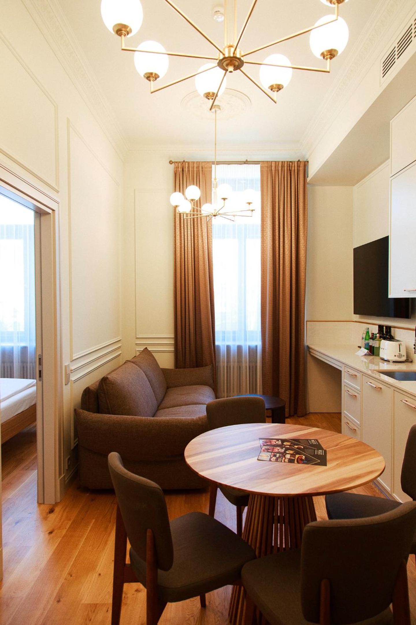 One-Bedroom Apartment photo 1