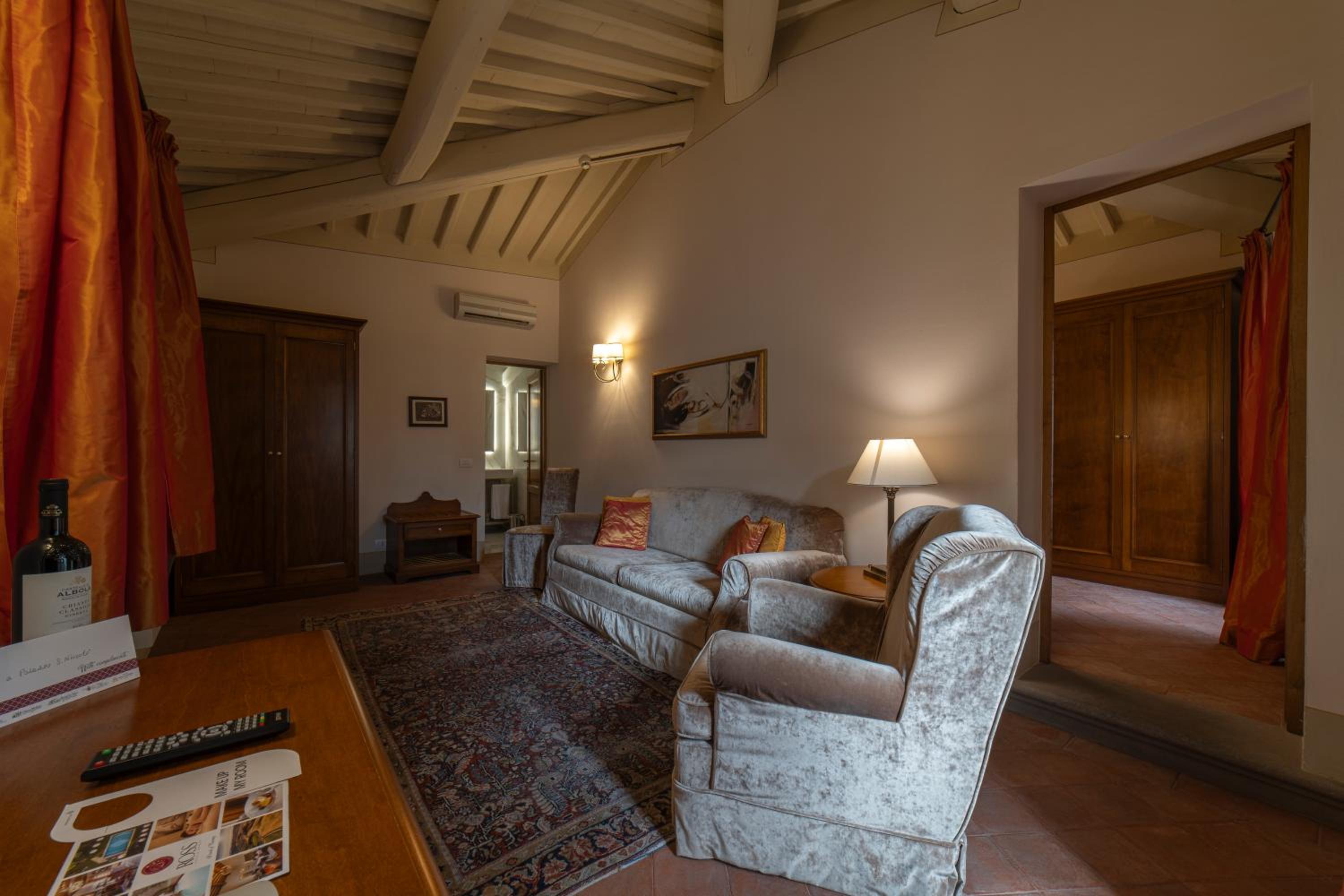 Suite - Photo 9